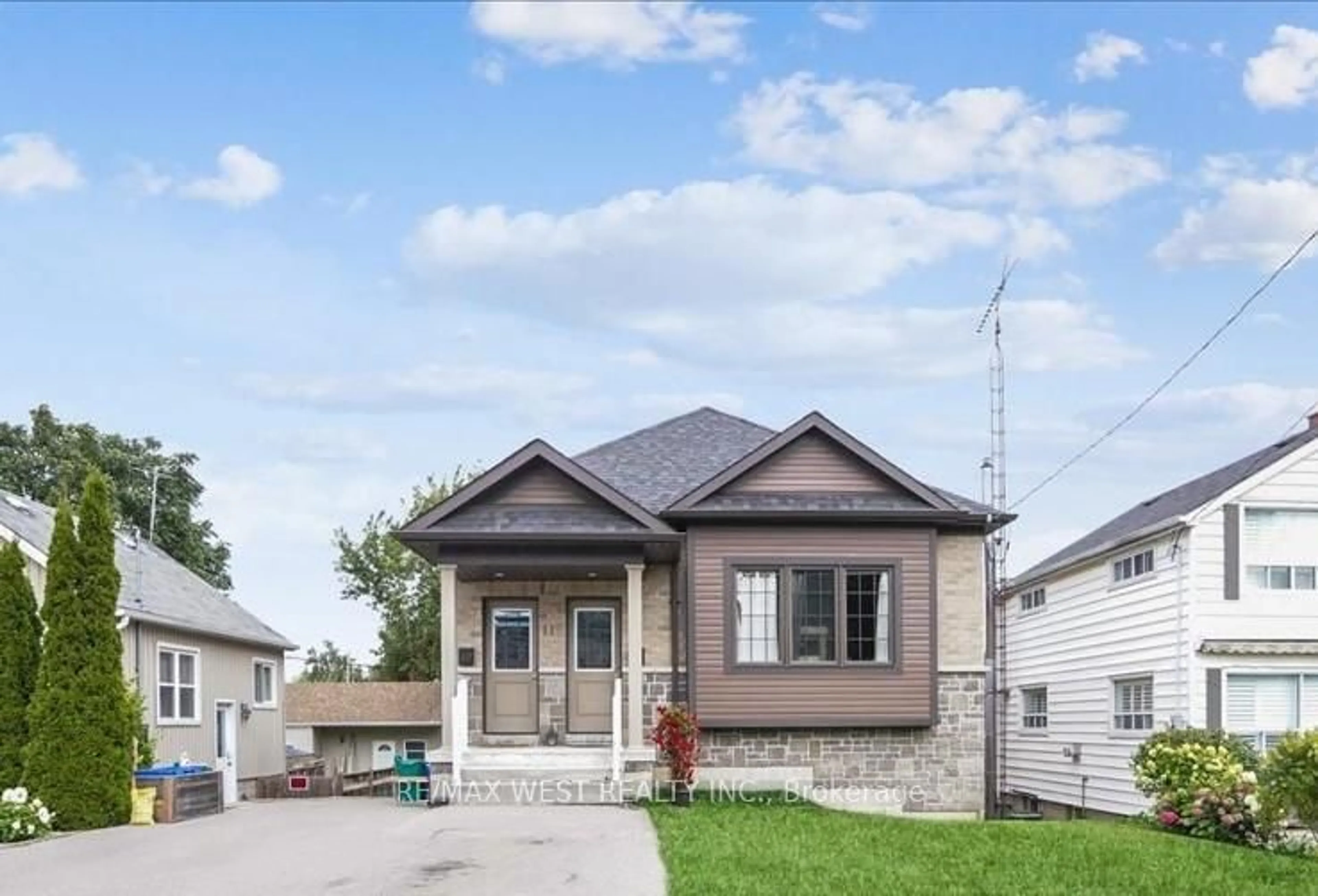 Home with brick exterior material, street for 117 Rosehill Blvd, Oshawa Ontario L1J 5G8