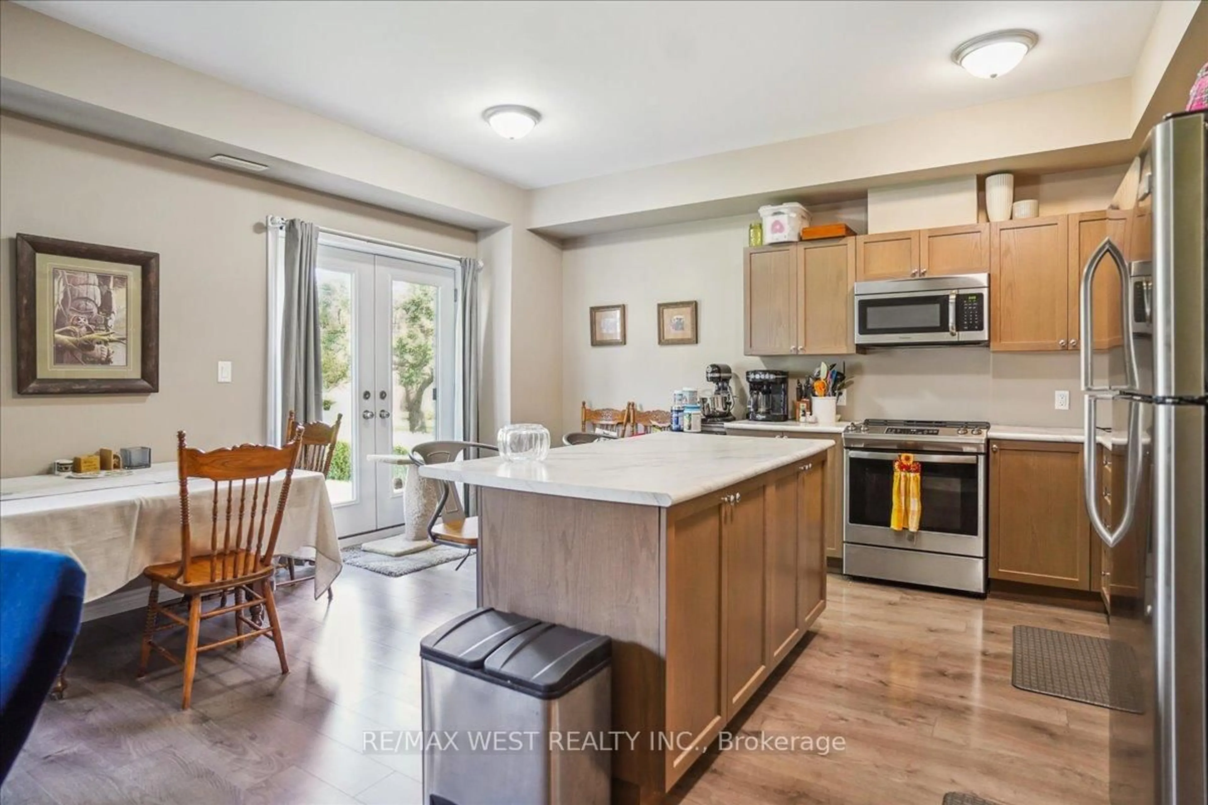 Open concept kitchen, unknown for 117 Rosehill Blvd, Oshawa Ontario L1J 5G8