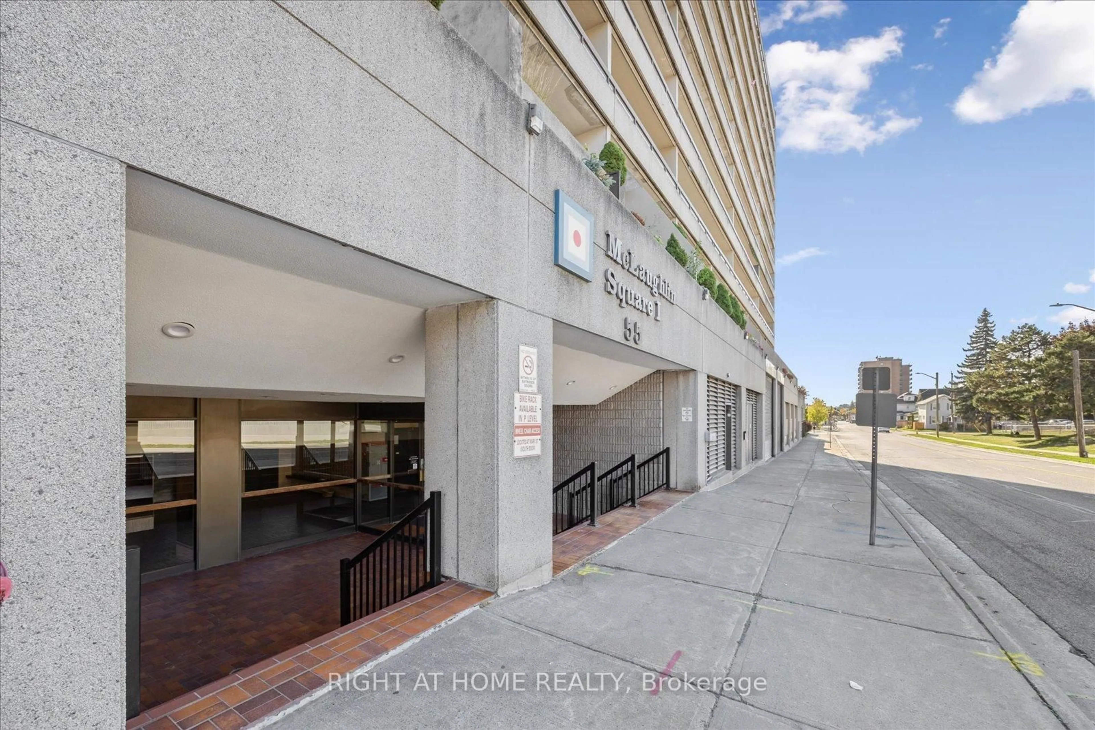 Indoor foyer for 55 William St #411, Oshawa Ontario L1G 7C9