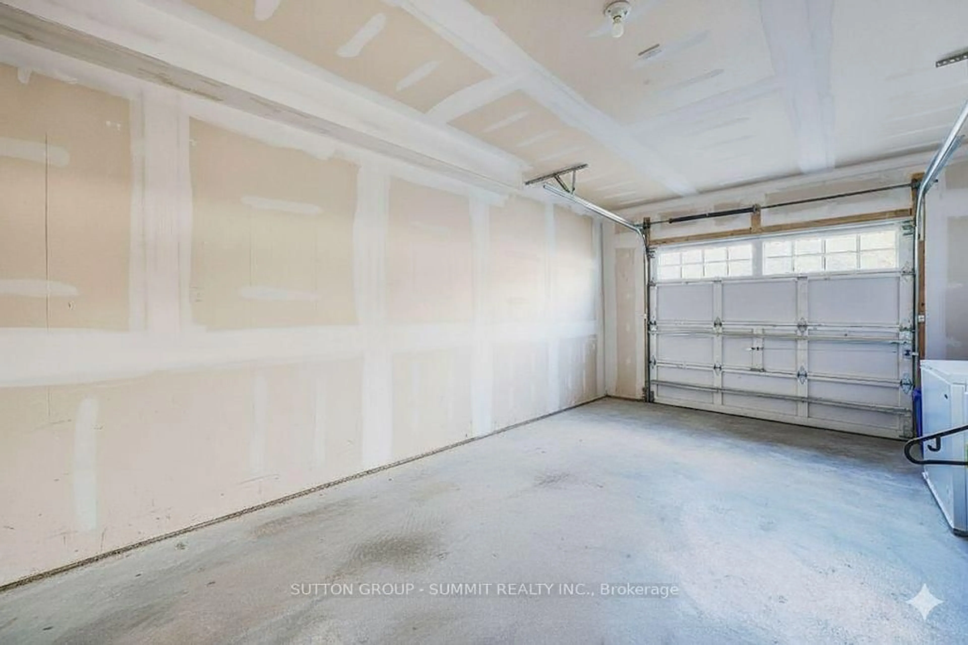 Indoor garage for 293 Olive Ave, Oshawa Ontario L1H 2P5