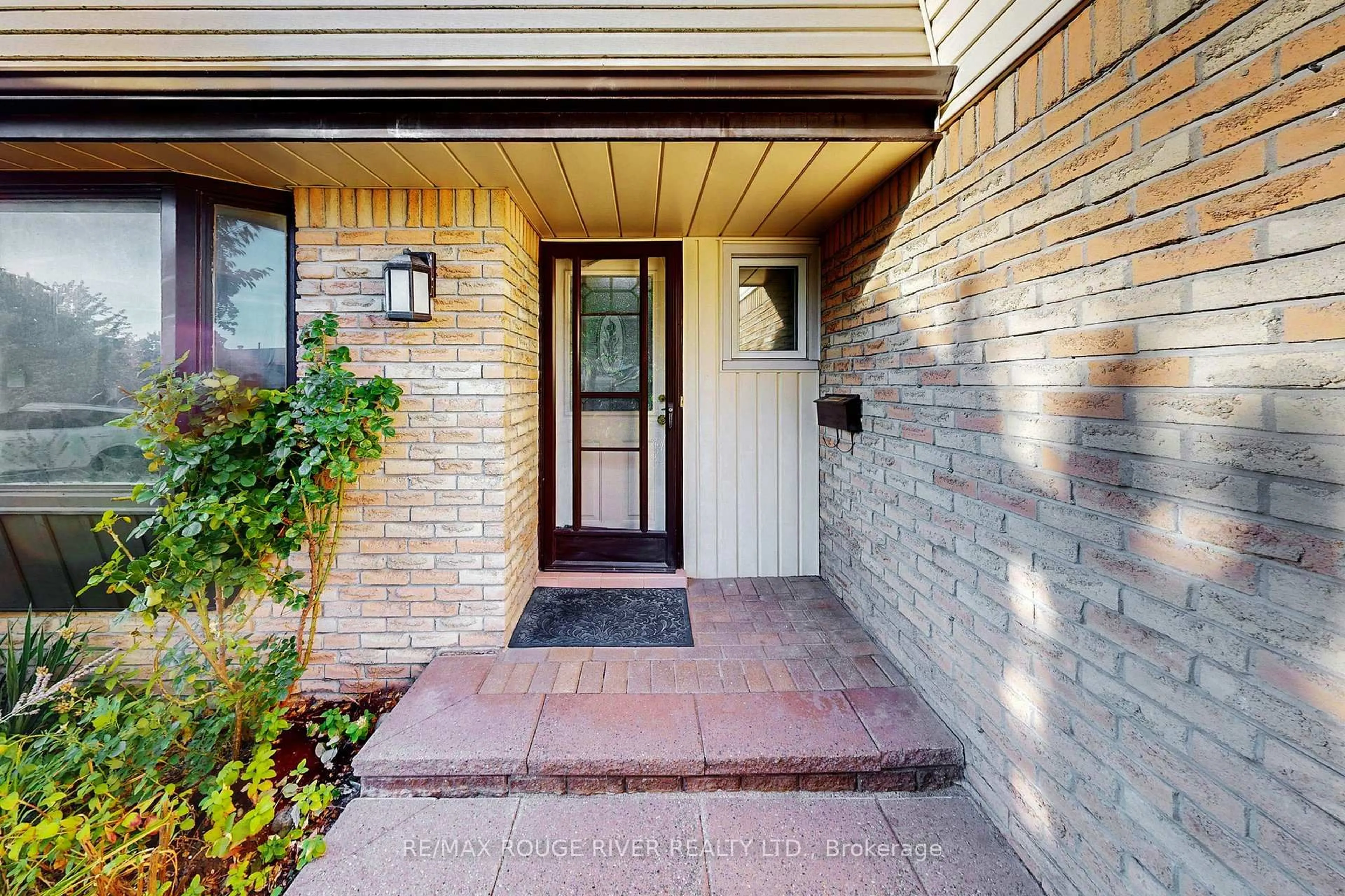 Unknown for 1865 Cricket Lane, Pickering Ontario L1V 3J2