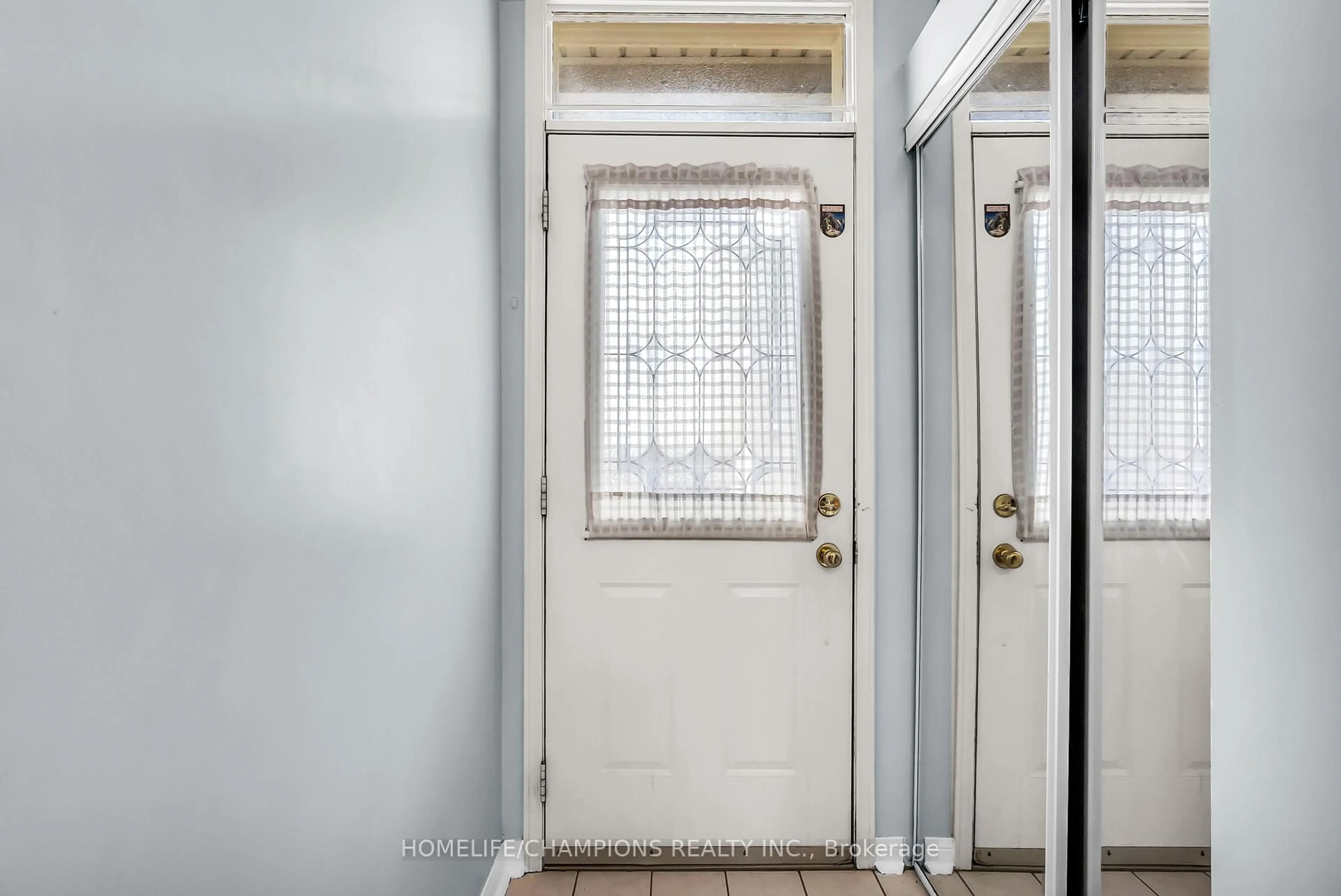 Indoor entryway for 83 Mondeo Dr #119, Toronto Ontario M1P 5B6