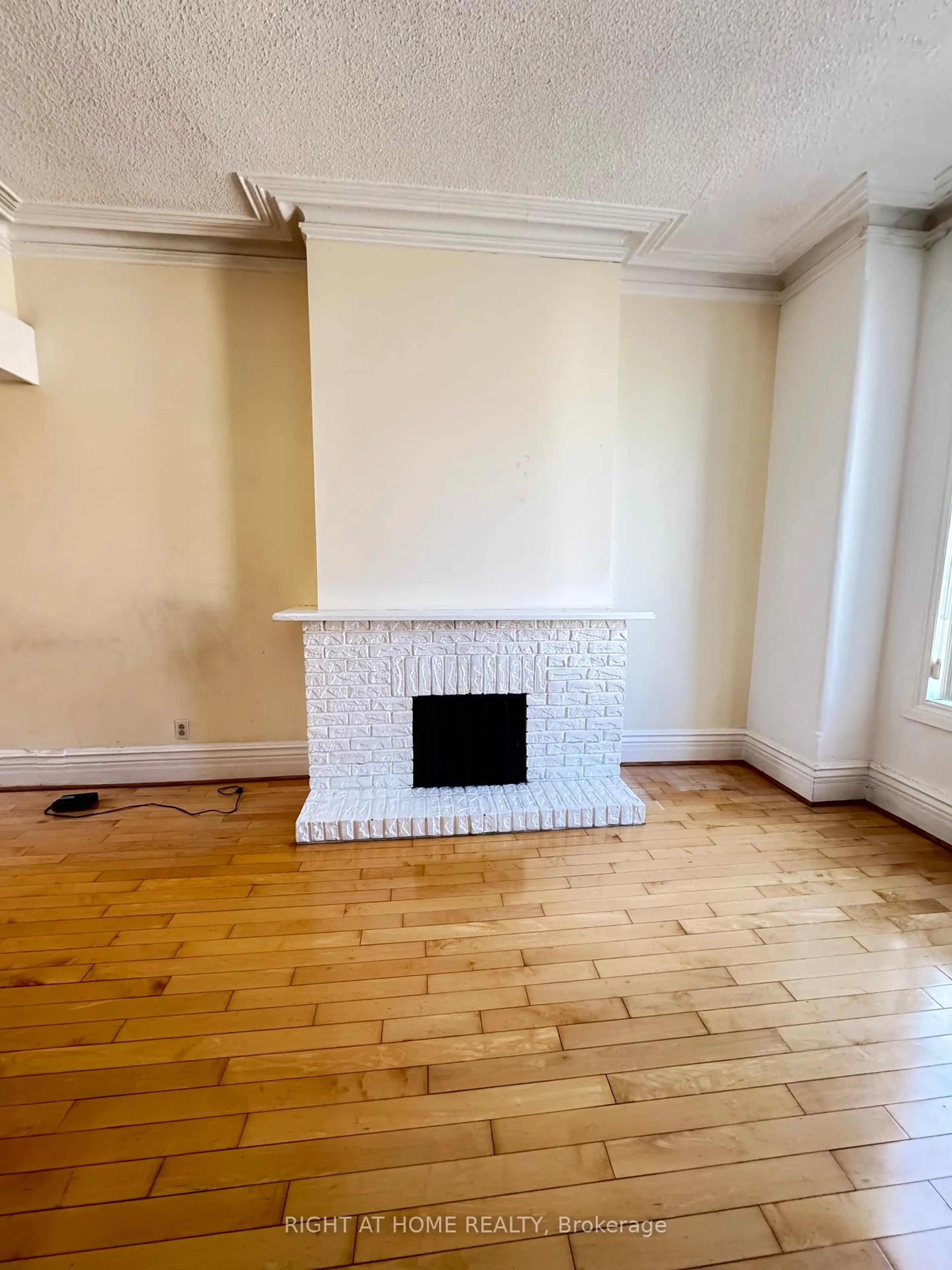 A pic of a room for 755 Gerrard St, Toronto Ontario M4M 1Y5