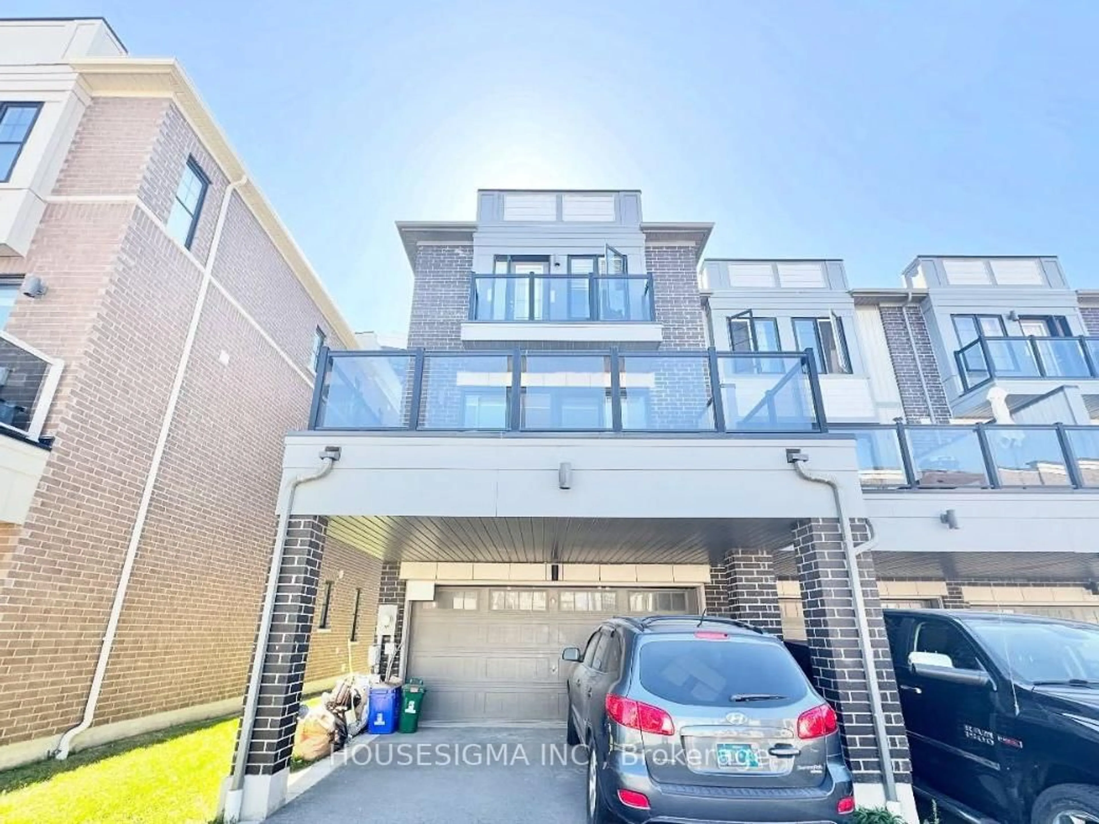 A pic from outside/outdoor area/front of a property/back of a property/a pic from drone, street for 40 Clarington Blvd, Clarington Ontario L1C 7E5