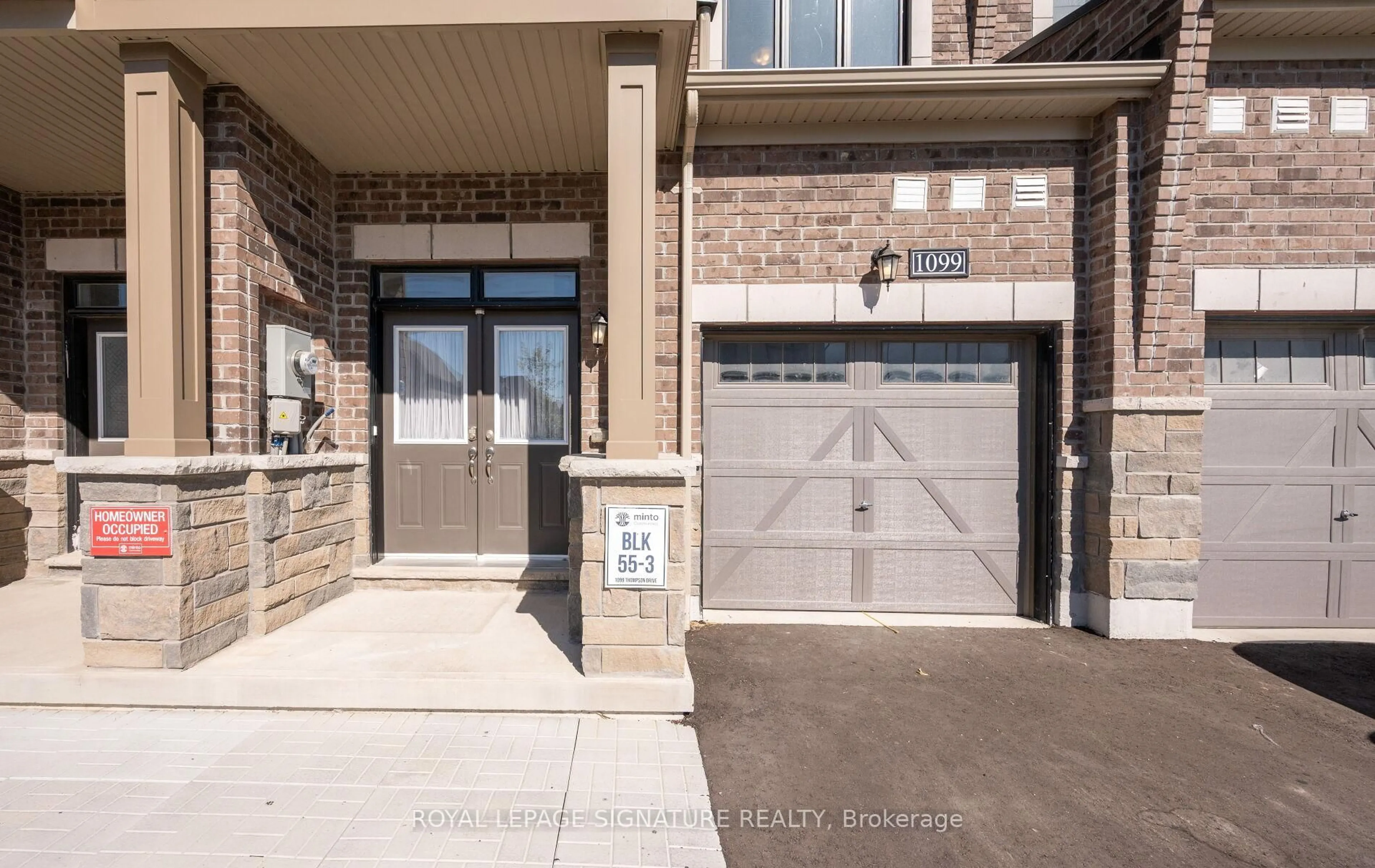 Indoor entryway for 1099 Thompson Dr, Oshawa Ontario L1L 0V5