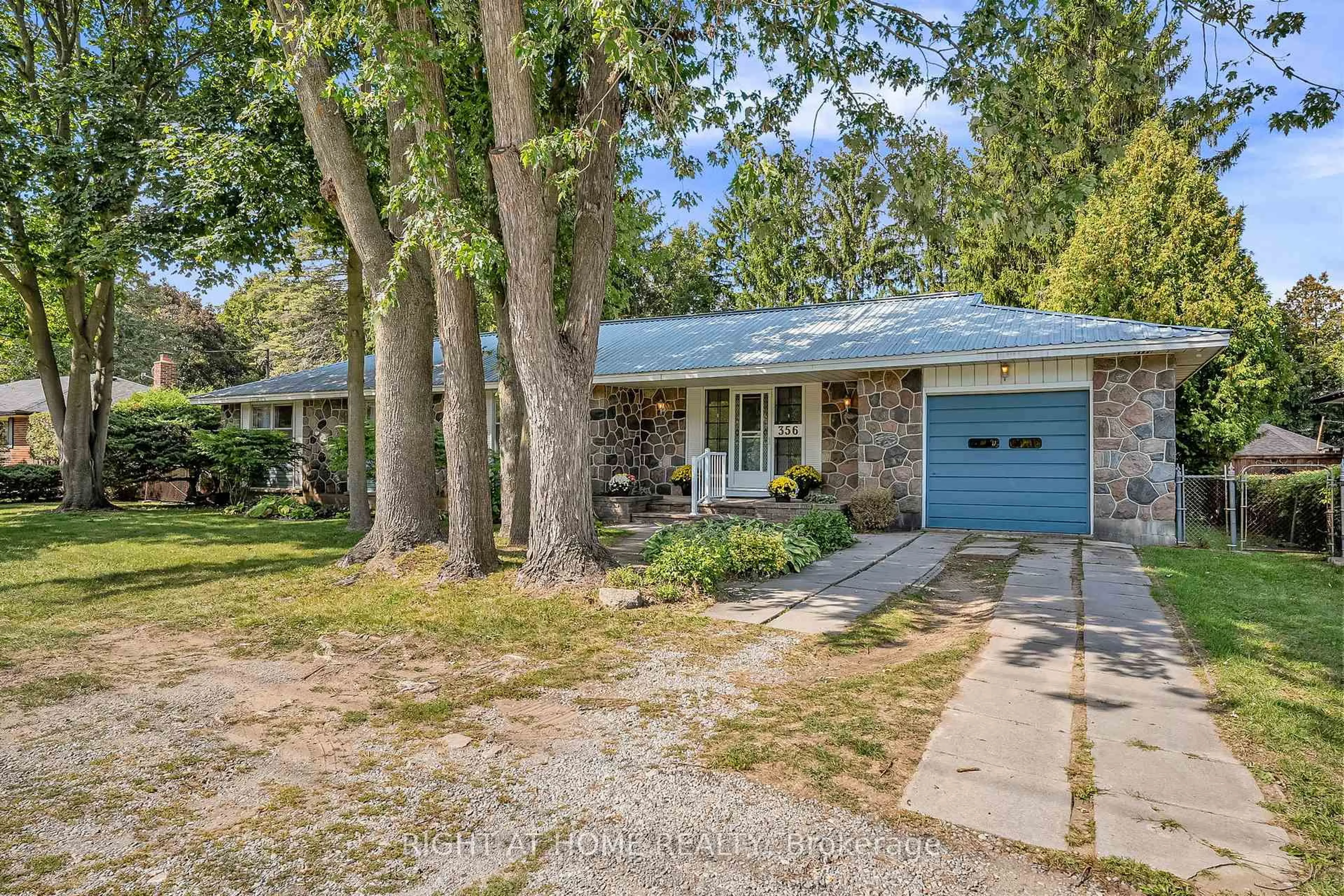 Home with vinyl exterior material, street for 356 Conlin Rd, Oshawa Ontario L1L 0M9