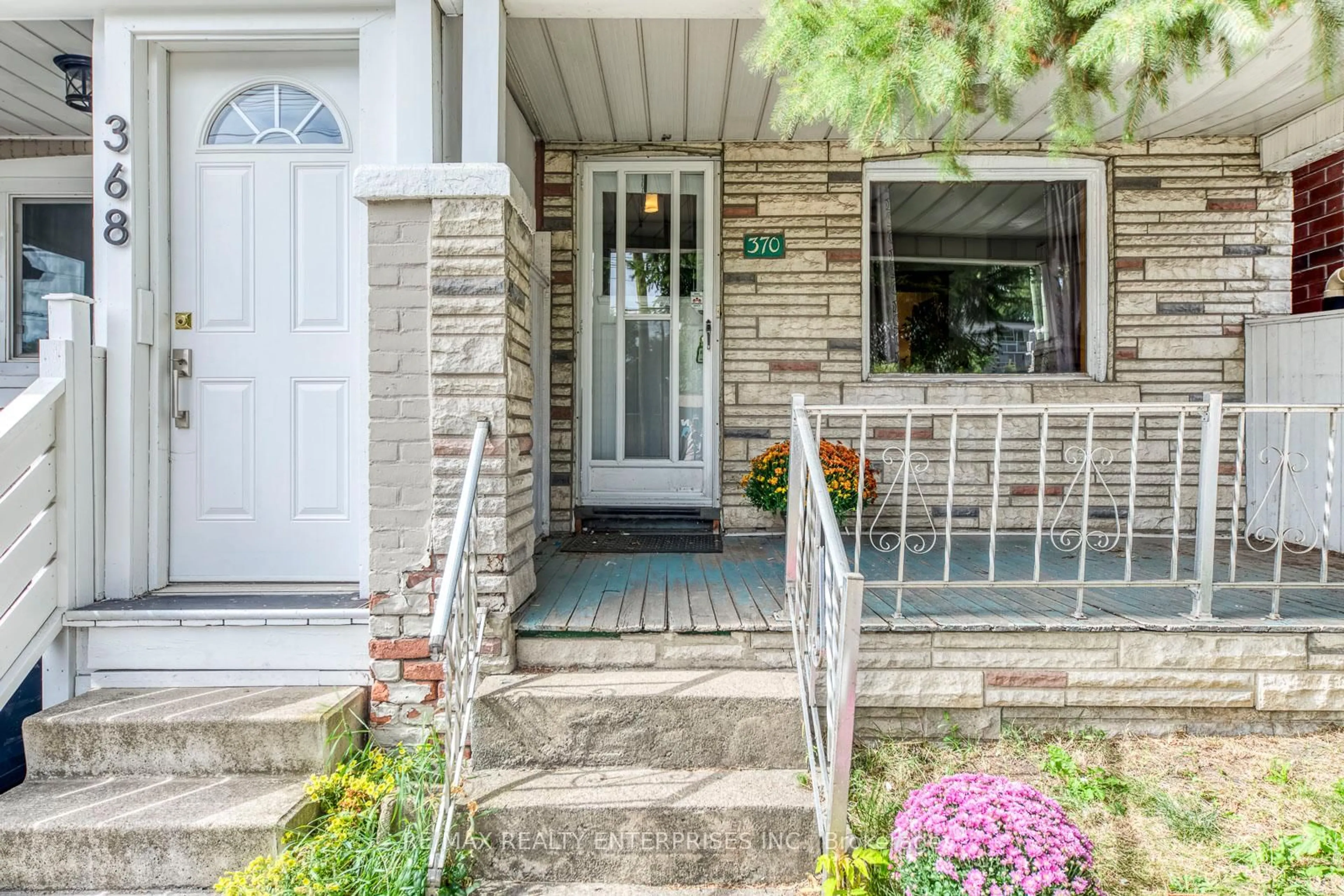Indoor entryway for 370 Coxwell Ave, Toronto Ontario M4L 3B7