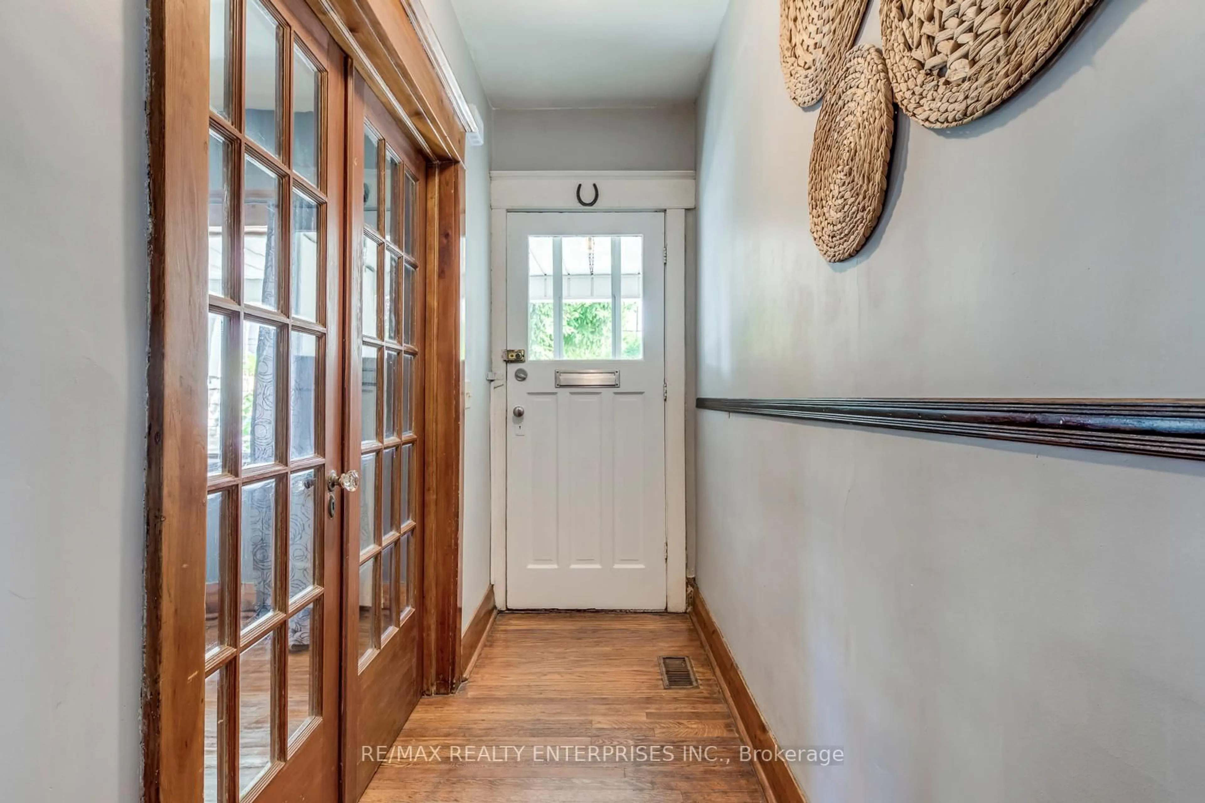 Indoor entryway for 370 Coxwell Ave, Toronto Ontario M4L 3B7