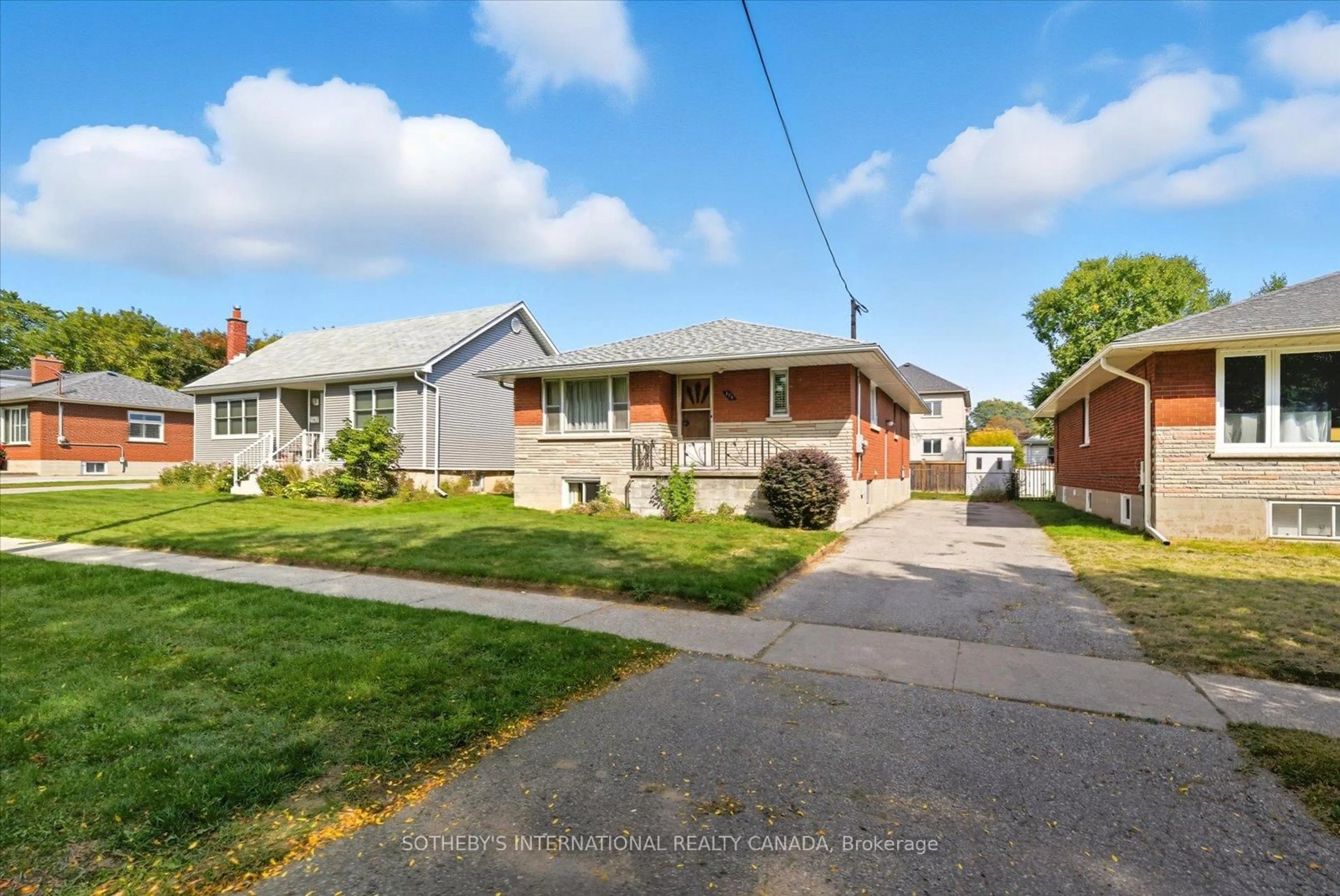 A pic from outside/outdoor area/front of a property/back of a property/a pic from drone, street for 179 Cromwell Ave, Oshawa Ontario L1J 4T7