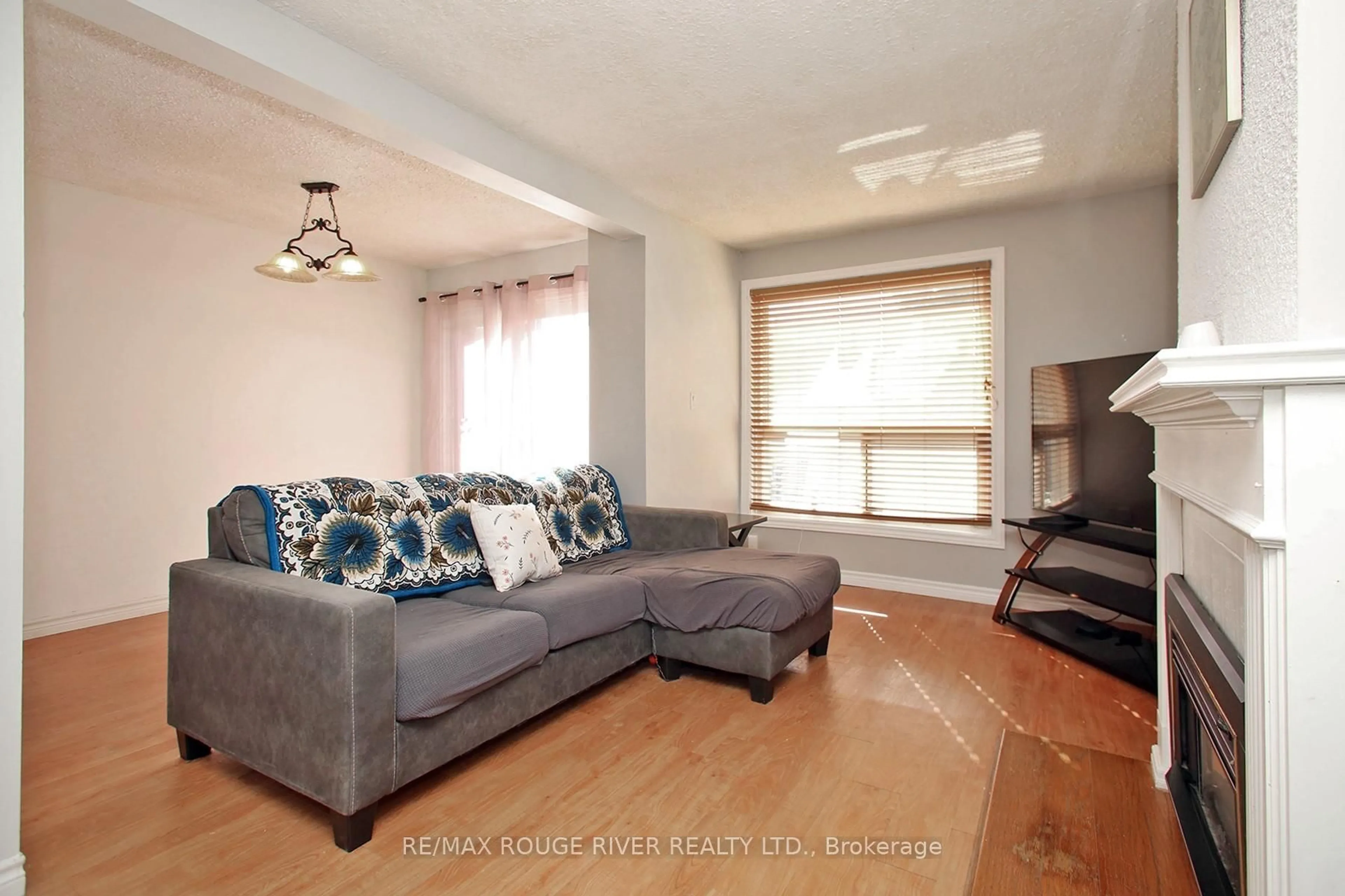Living room with furniture, unknown for 1330 Trowbridge Dr #15, Oshawa Ontario L1G 7L1