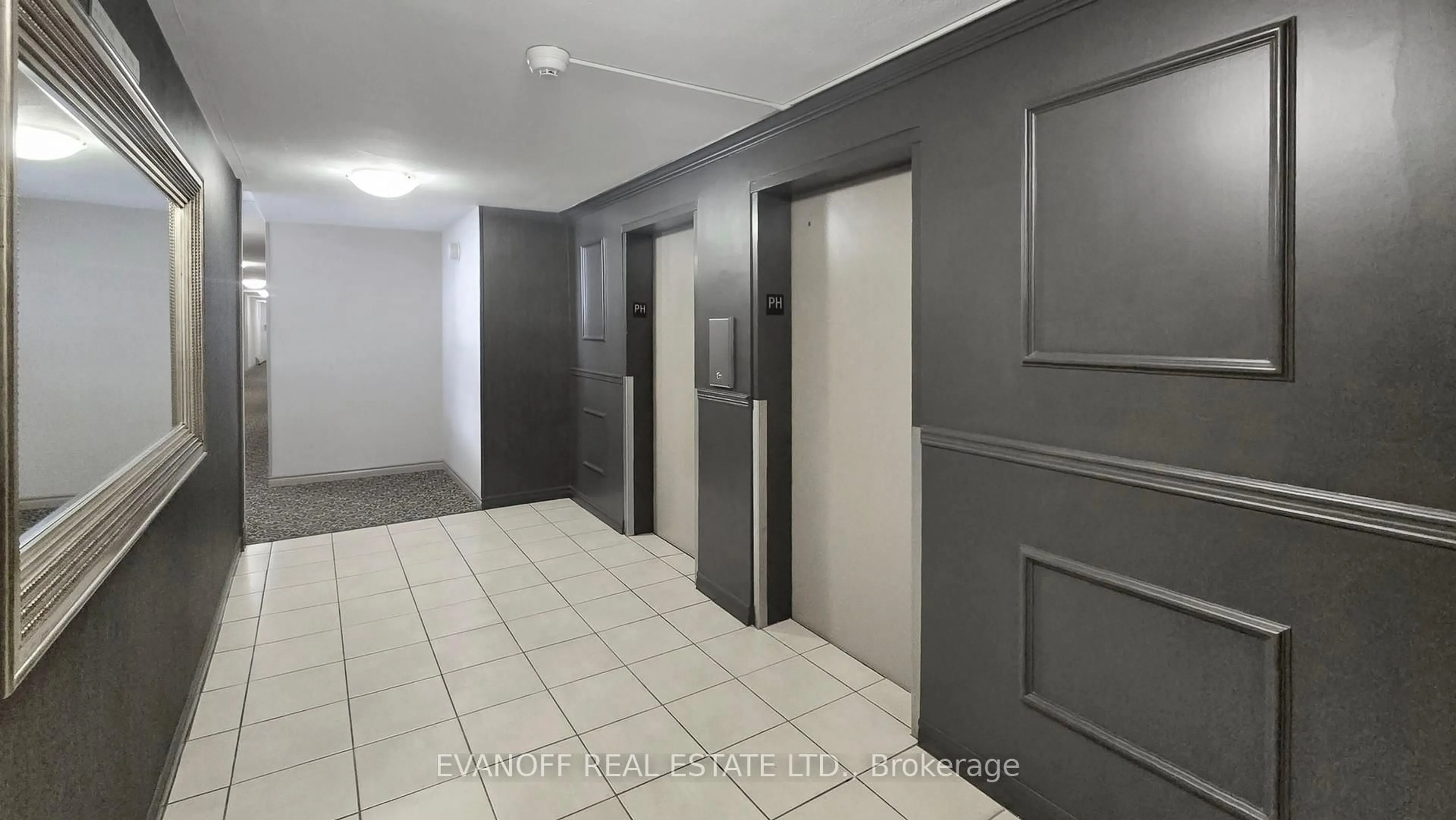 Indoor foyer for 3311 Kingston Rd #PH 4, Toronto Ontario M1M 1R1