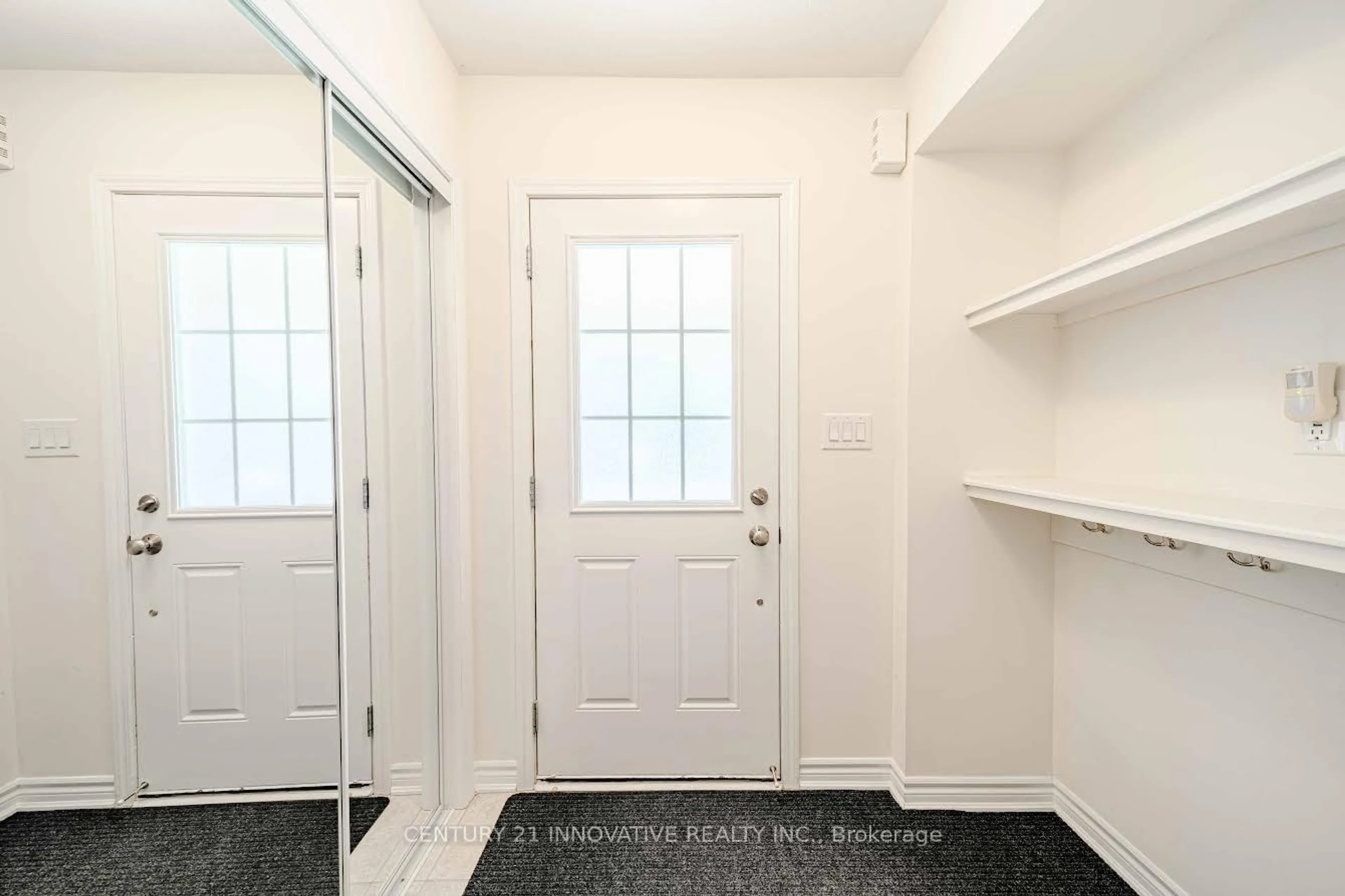 Indoor entryway for 1018 Dragonfly Ave, Pickering Ontario L1X 0E9
