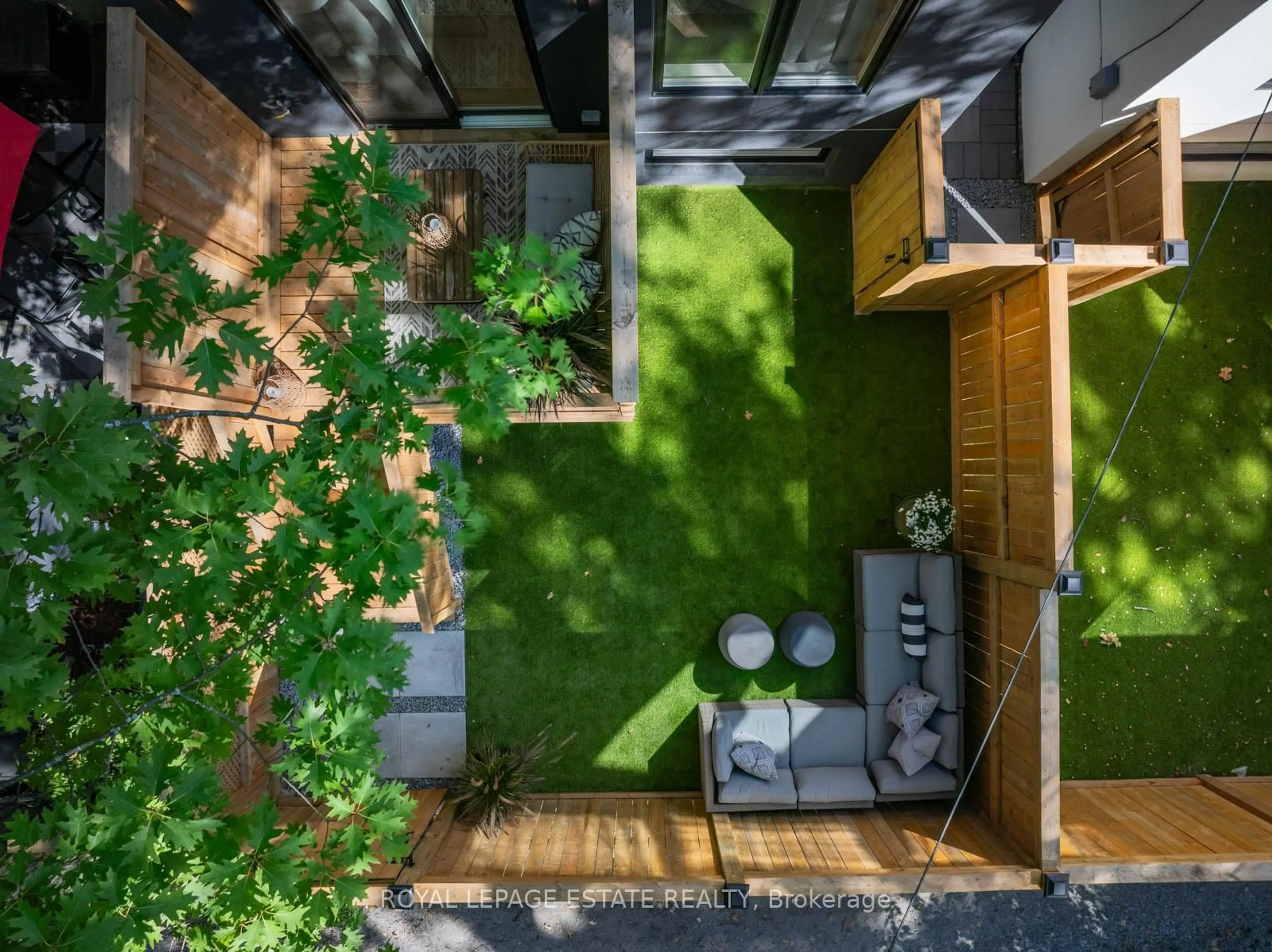 Unknown for 130 SCARBOROUGH Rd, Toronto Ontario M4E 3M6