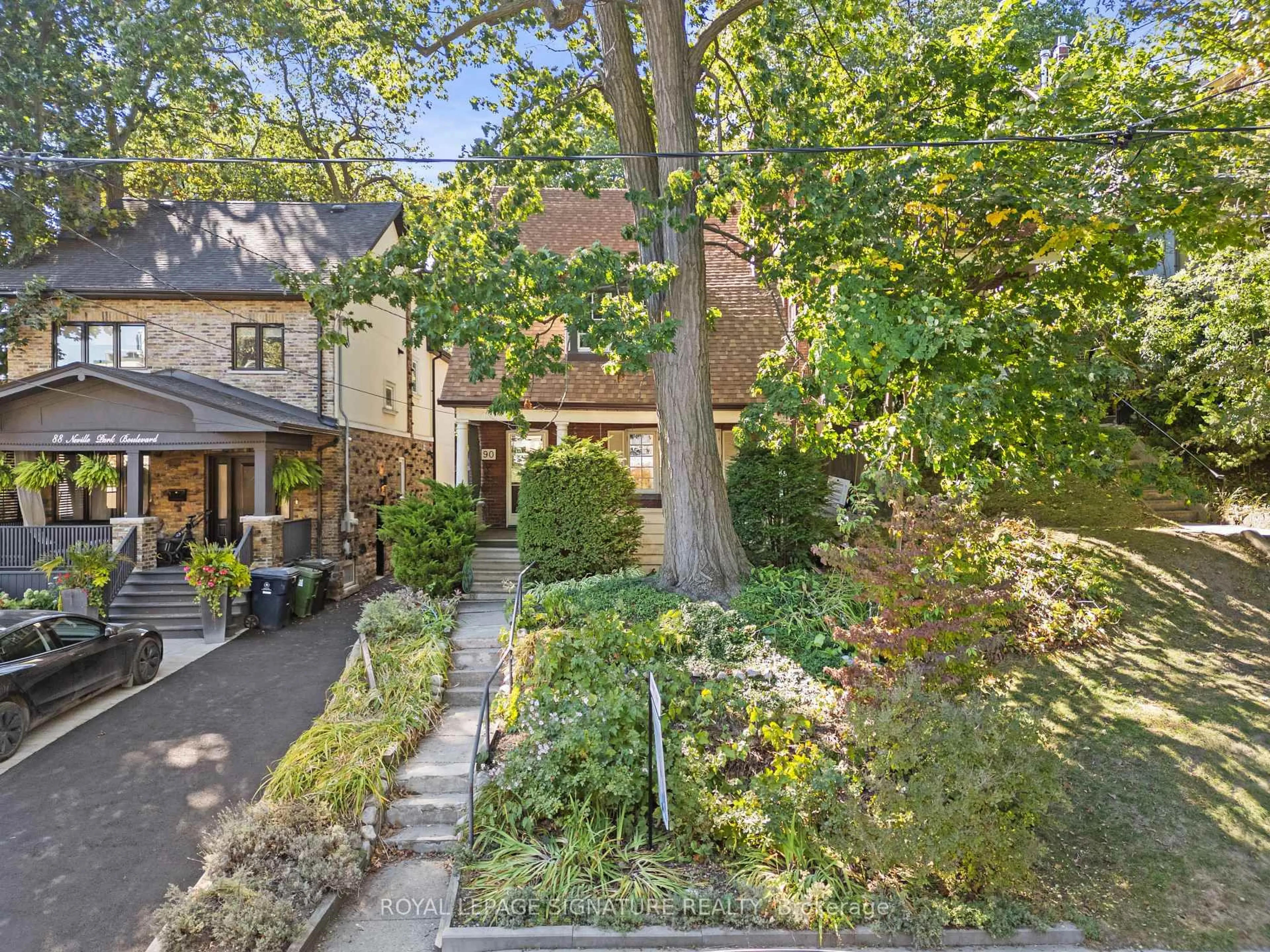 A pic from outside/outdoor area/front of a property/back of a property/a pic from drone, street for 90 Neville Park Blvd, Toronto Ontario M4E 3P8