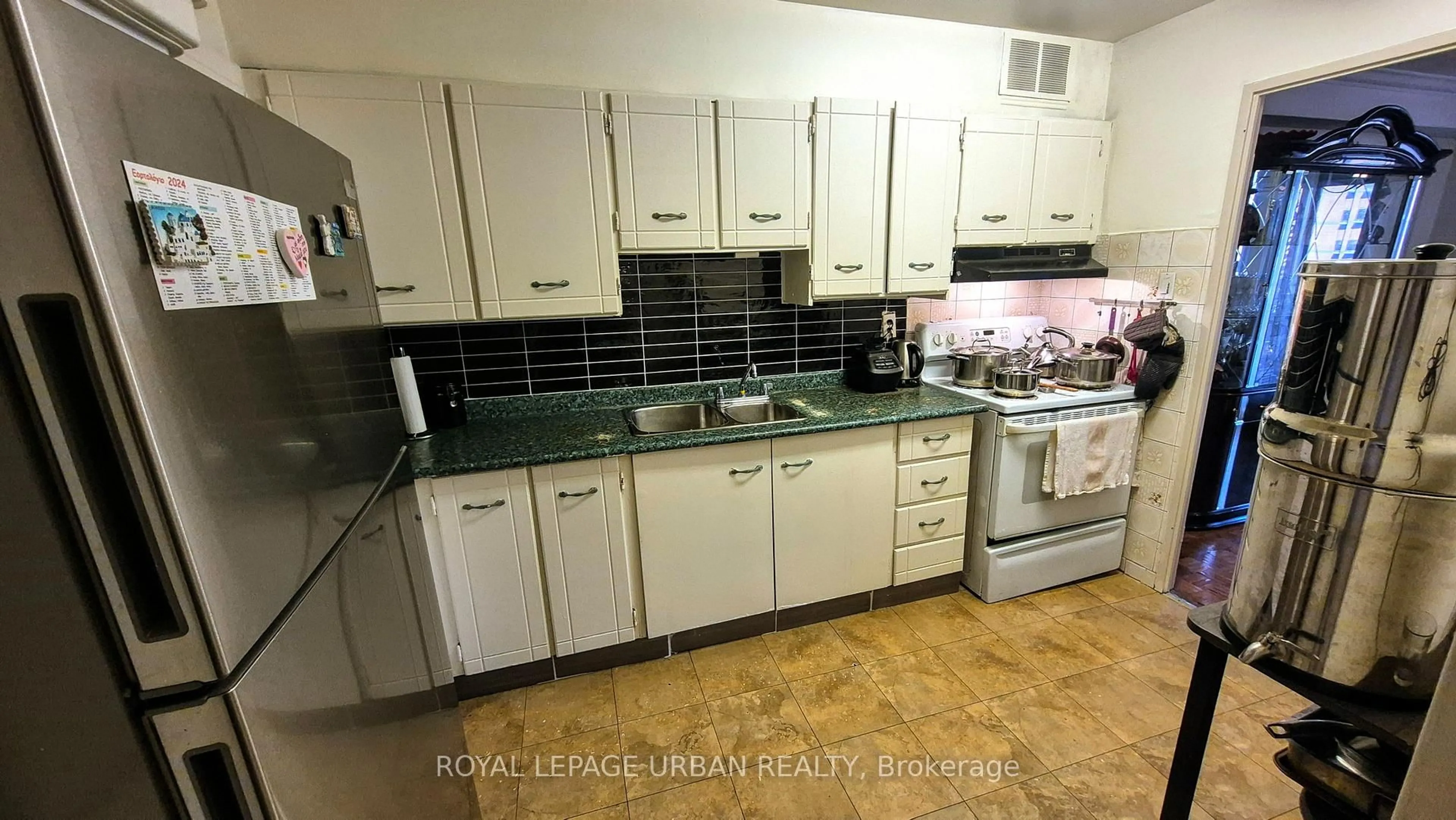 Standard kitchen, ceramic/tile floor for 1135 Logan Ave #806, Toronto Ontario M4K 3Y2
