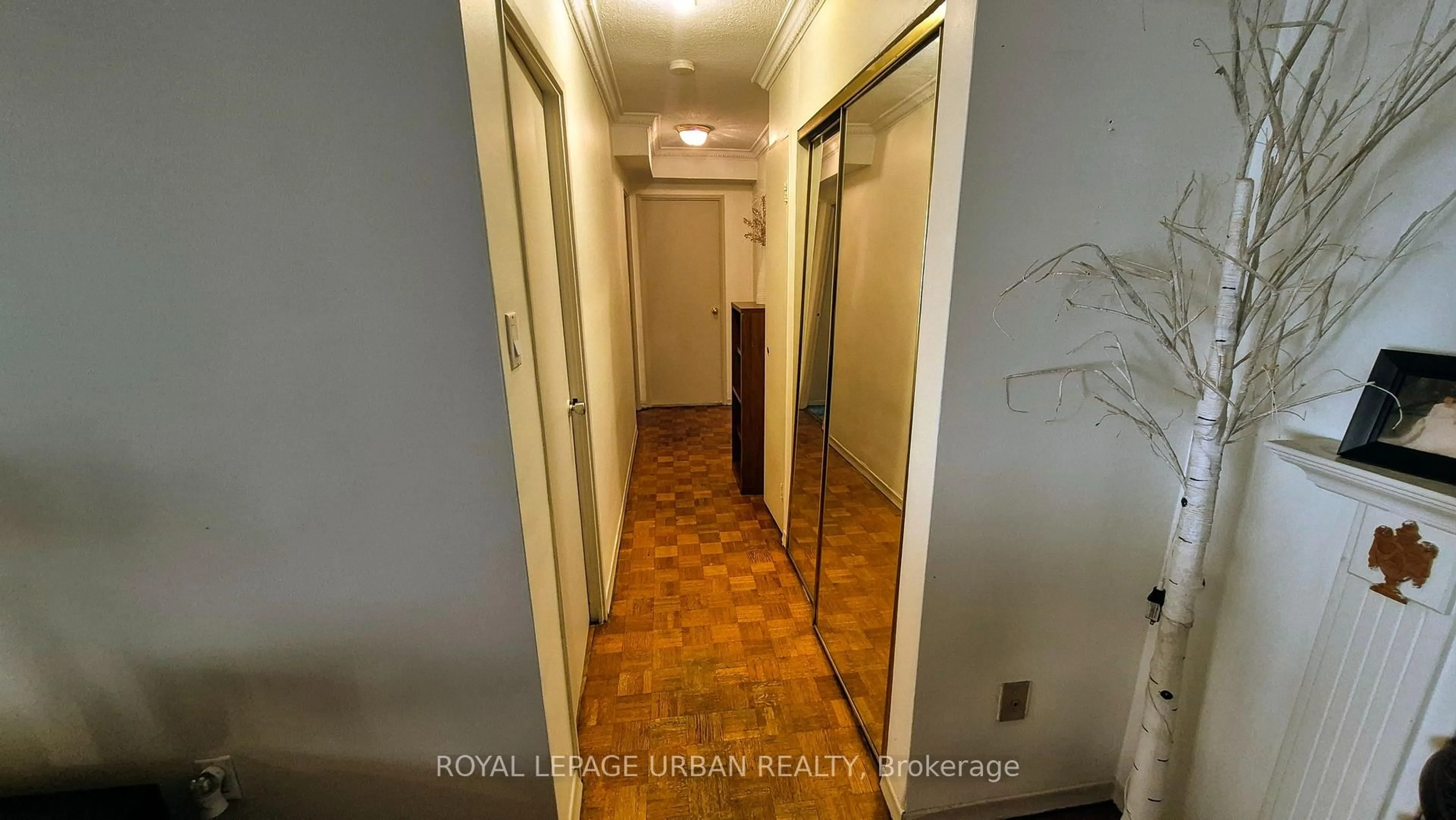 Indoor foyer for 1135 Logan Ave #806, Toronto Ontario M4K 3Y2