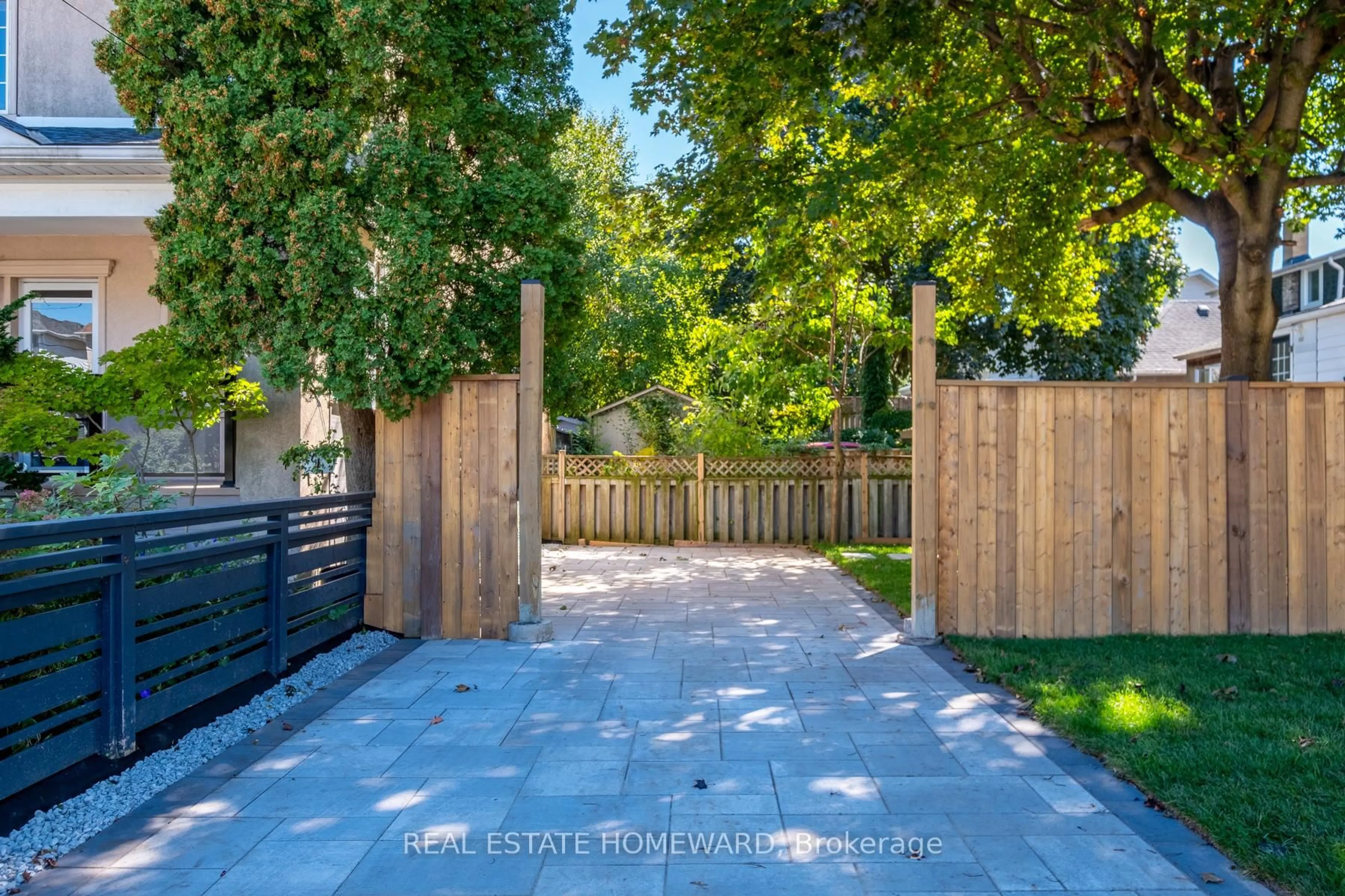 Patio, street for 139 Westlake Ave, Toronto Ontario M4C 4R8