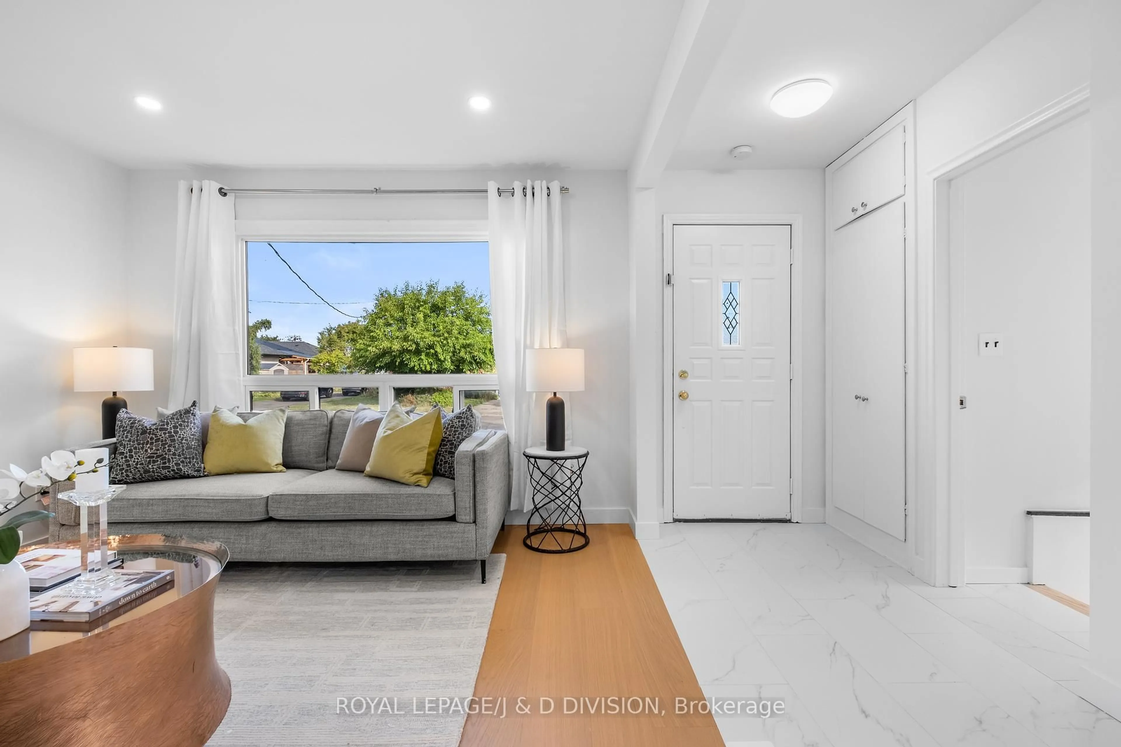 Indoor entryway for 5 Penworth Rd, Toronto Ontario M1R 4P2