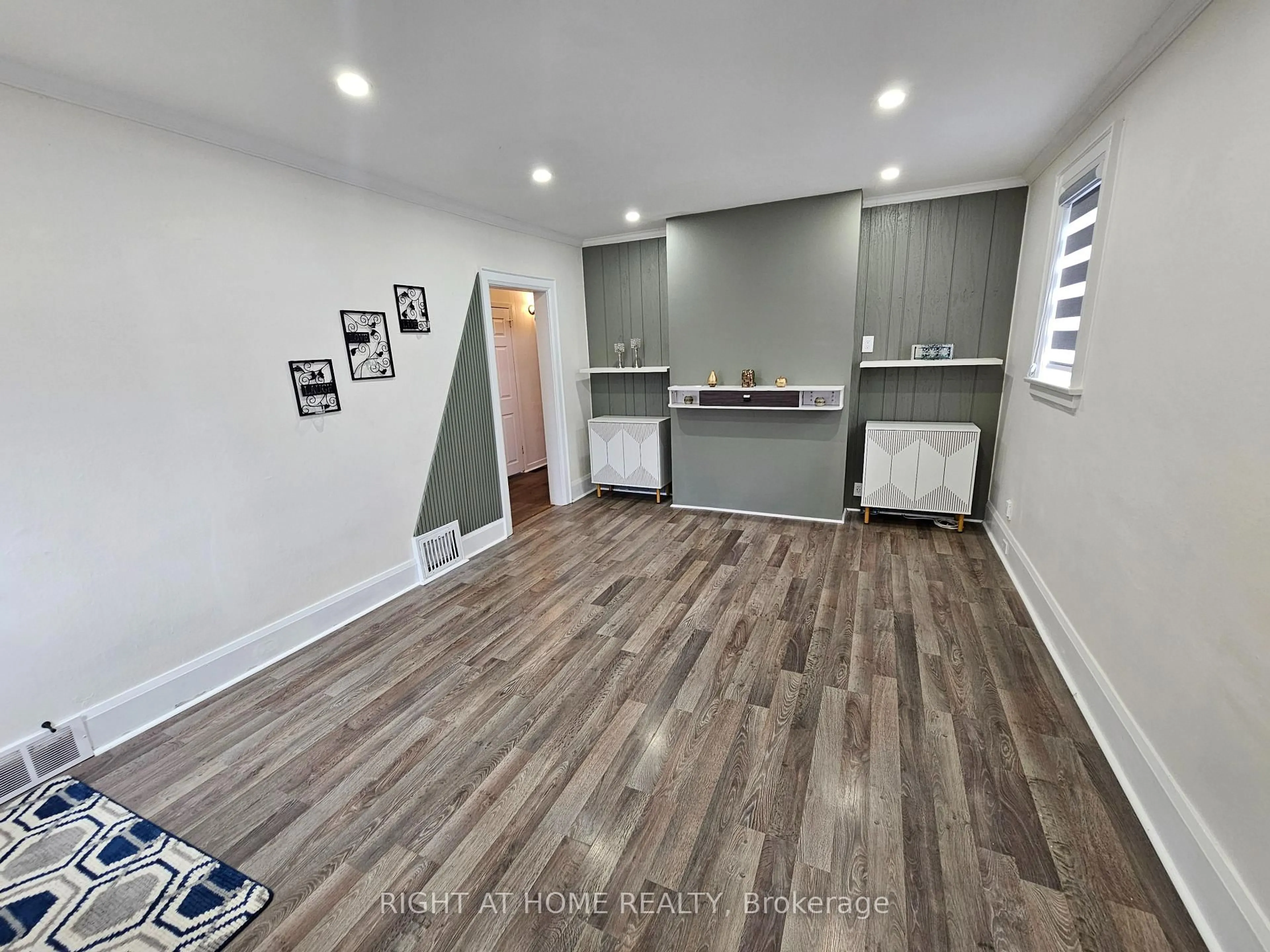 A pic of a room for 91 Patricia Ave, Oshawa Ontario L1G 5X7