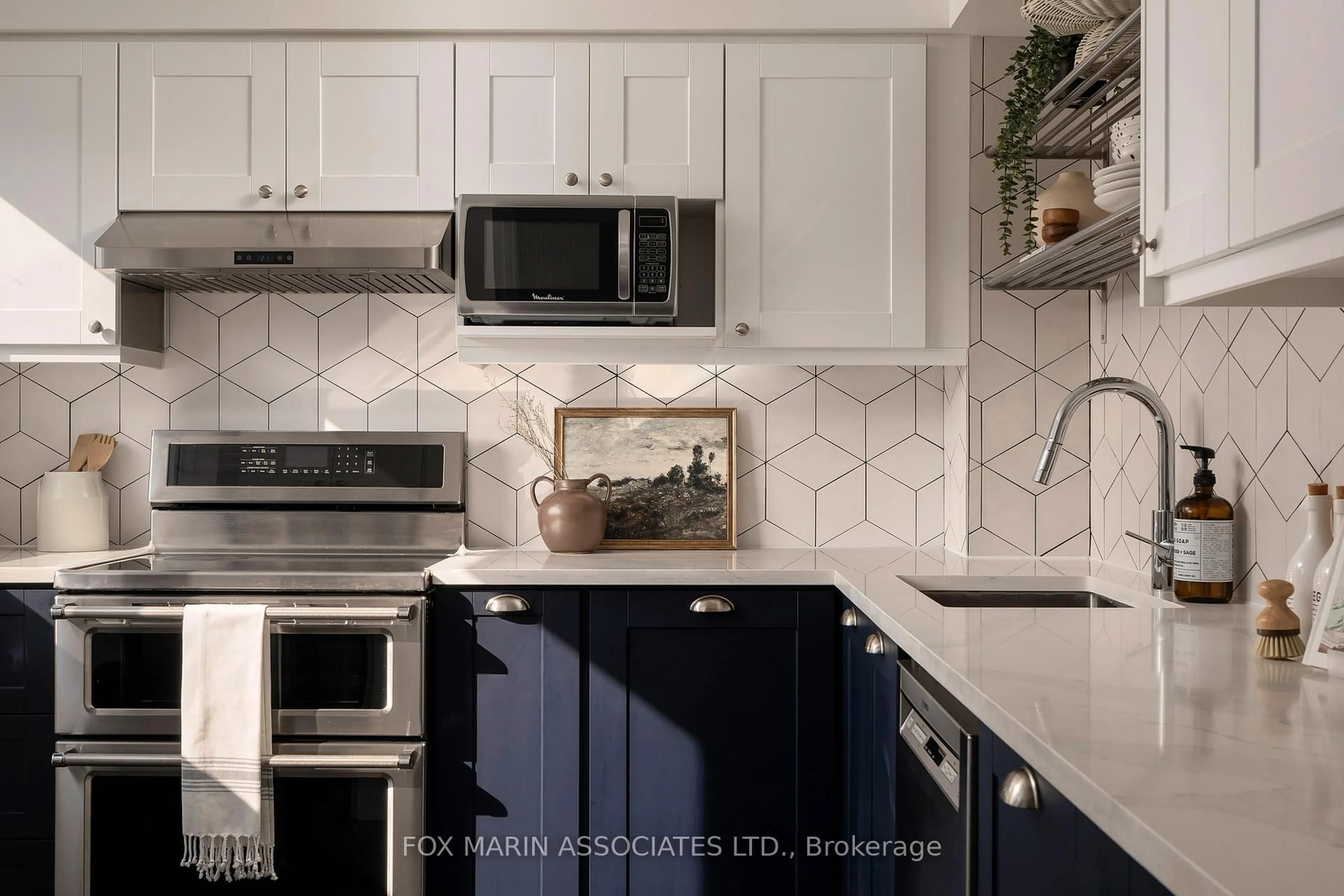 Open concept kitchen, ceramic/tile floor for 90 Edgewood Ave #130, Toronto Ontario M4L 3H1