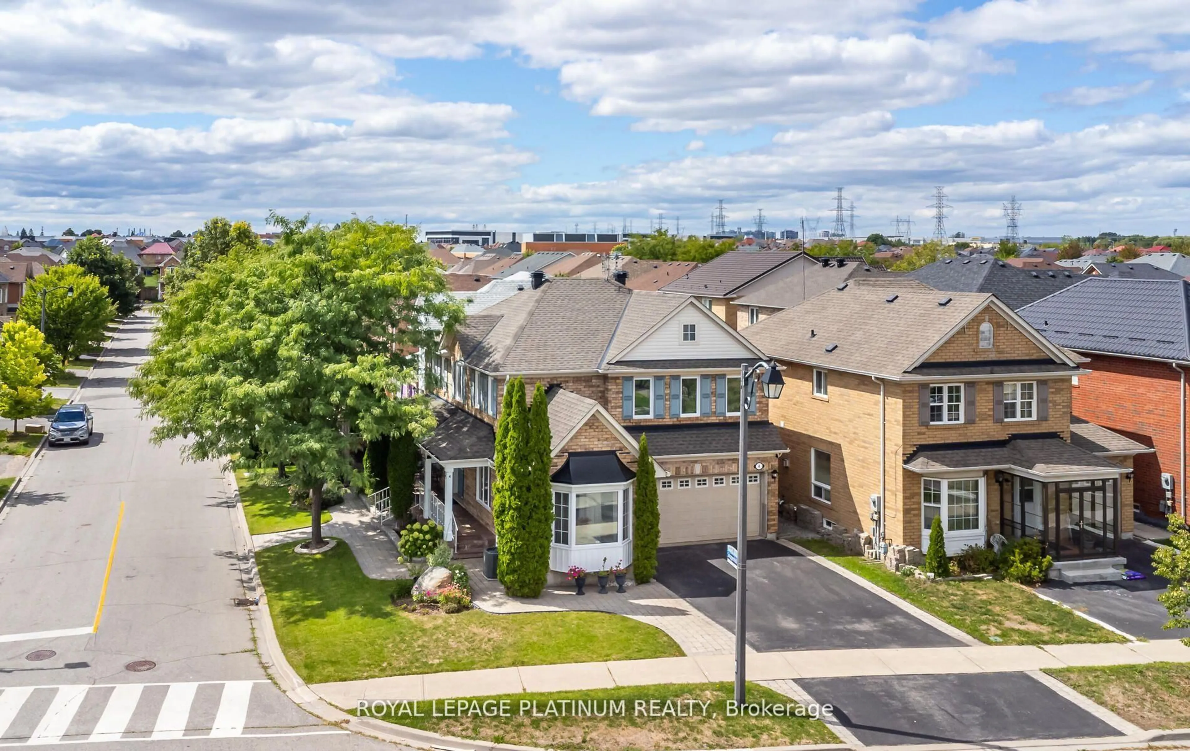 A pic from outside/outdoor area/front of a property/back of a property/a pic from drone, street for 4 Skipperhill Cres, Toronto Ontario M1X 1W2
