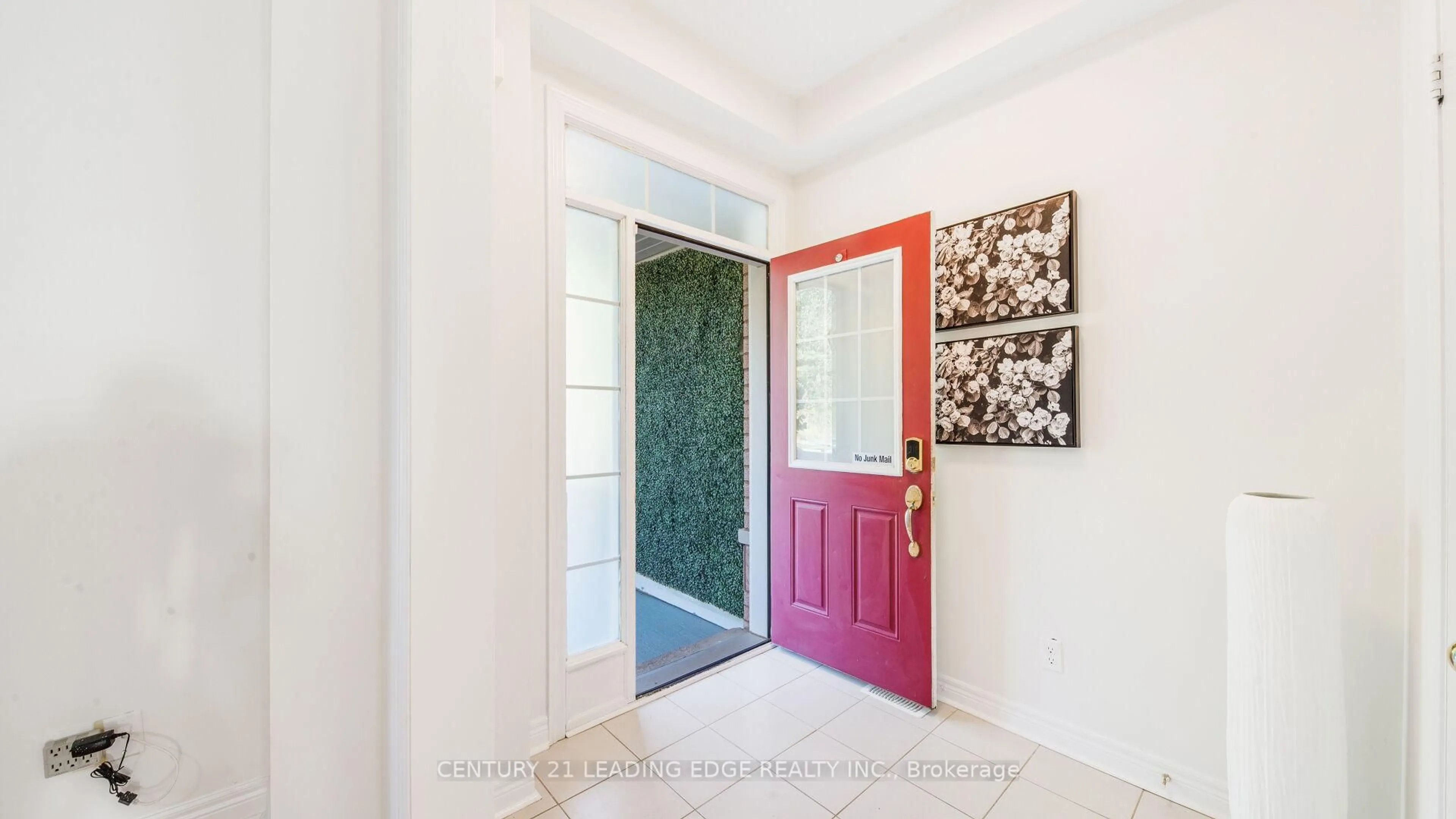Indoor entryway for 2508 Tillings Rd, Pickering Ontario L1X 0C5