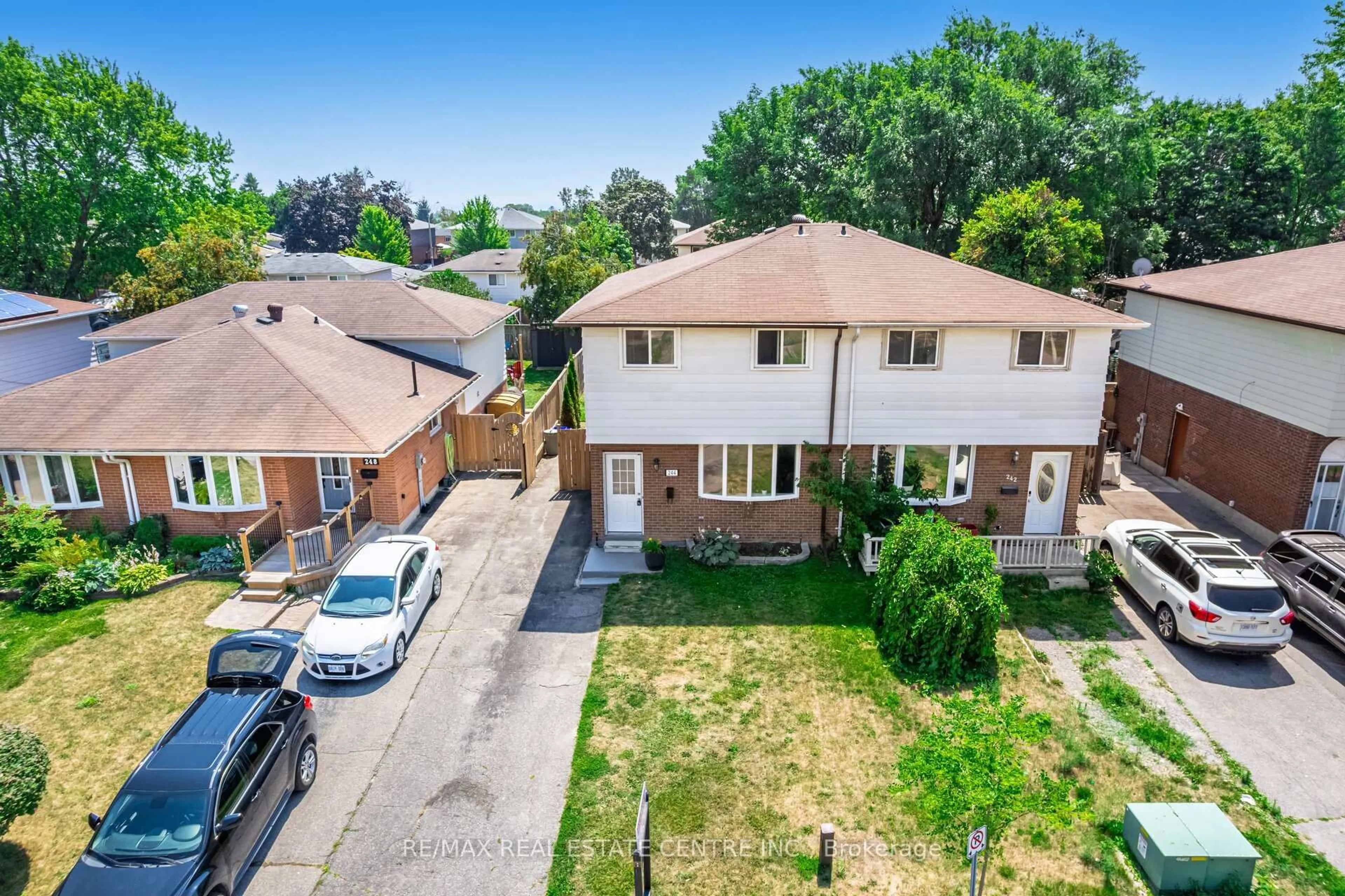 A pic from outside/outdoor area/front of a property/back of a property/a pic from drone, street for 244 Kinmount Cres, Oshawa Ontario L1J 3T7