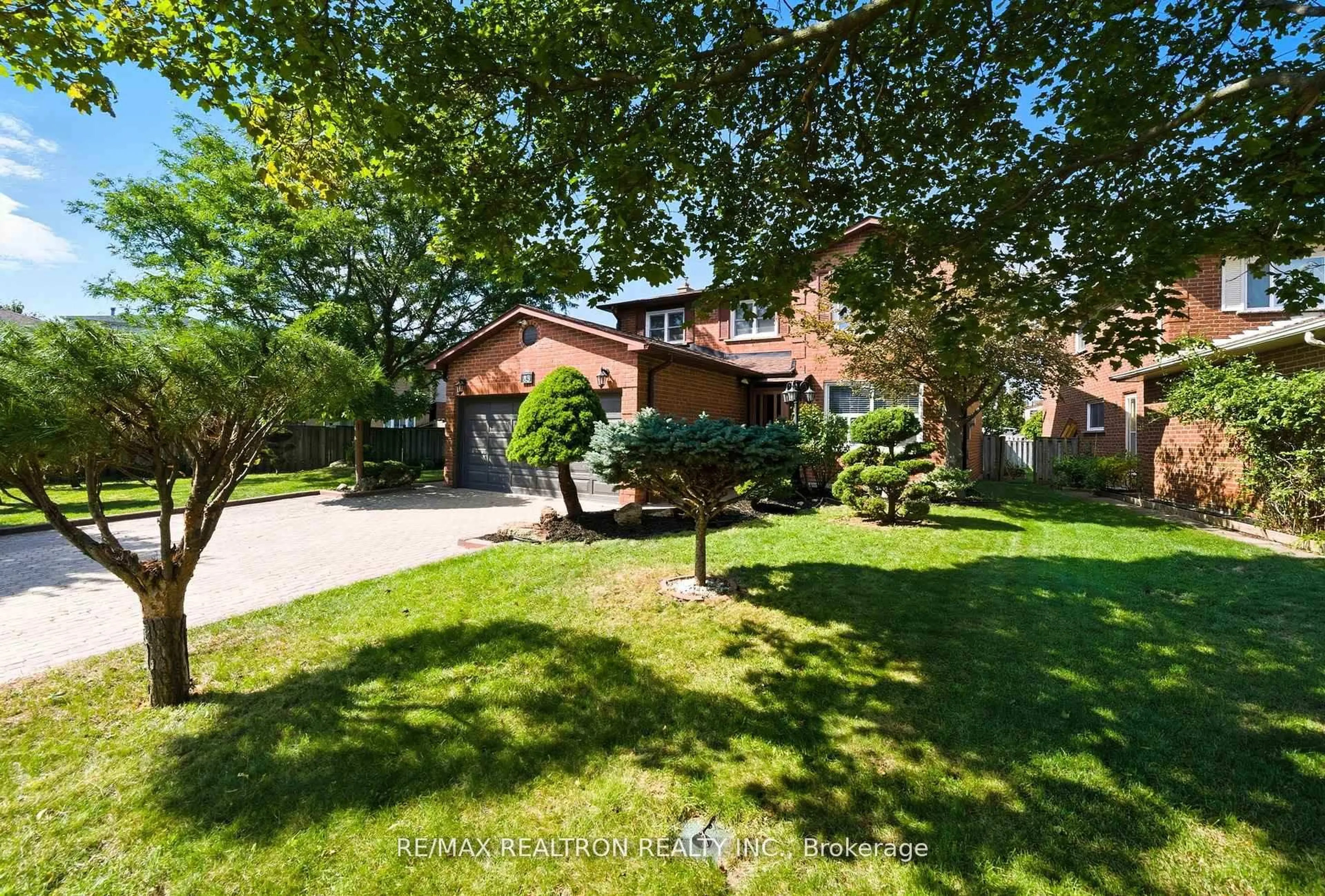 A pic from outside/outdoor area/front of a property/back of a property/a pic from drone, street for 83 Fieldside Dr, Toronto Ontario M1V 3C4