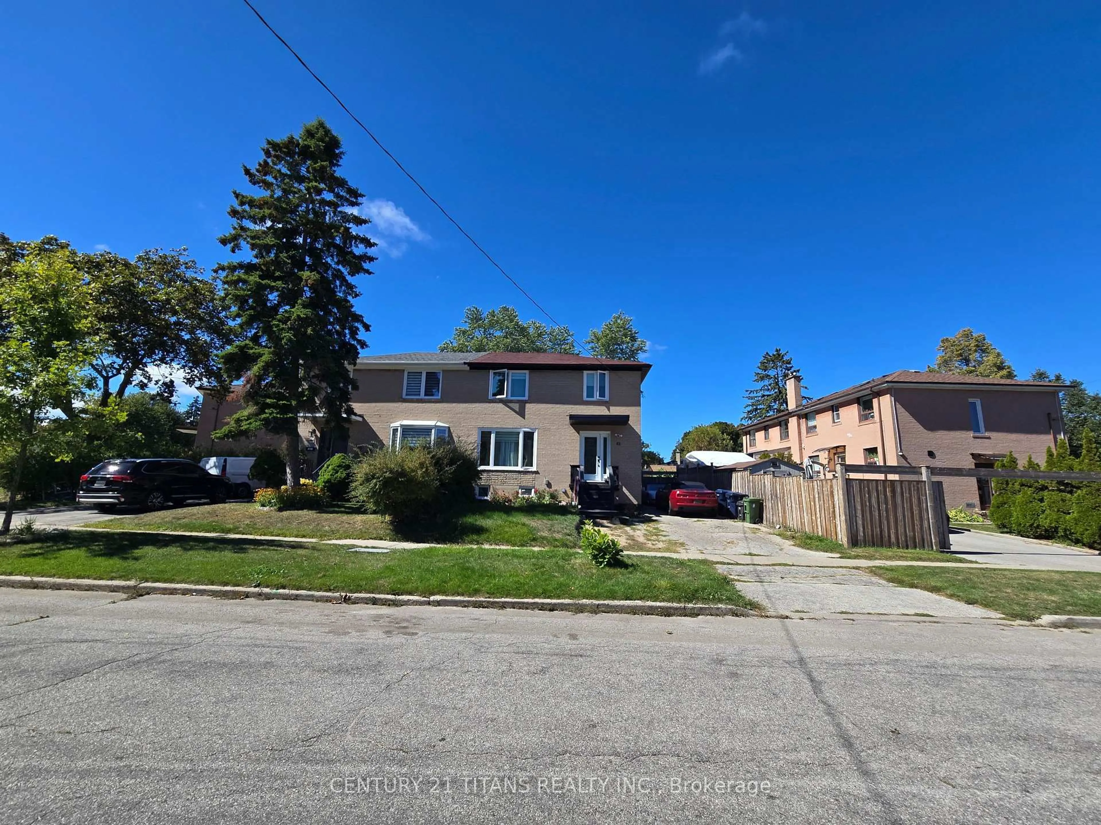 A pic from outside/outdoor area/front of a property/back of a property/a pic from drone, street for 42 Pixley Cres, Toronto Ontario M1E 3G6