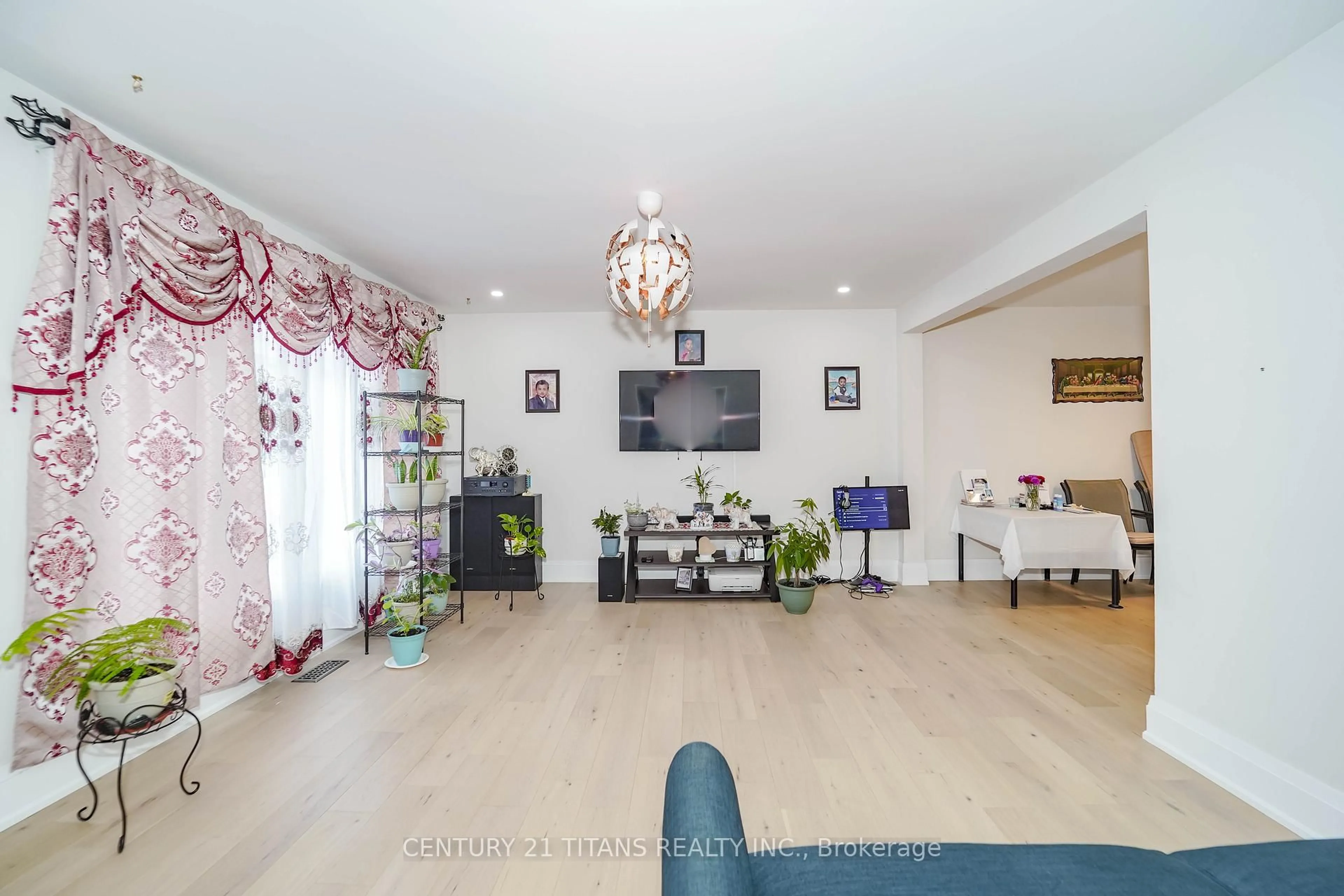 Unknown for 42 Pixley Cres, Toronto Ontario M1E 3G6