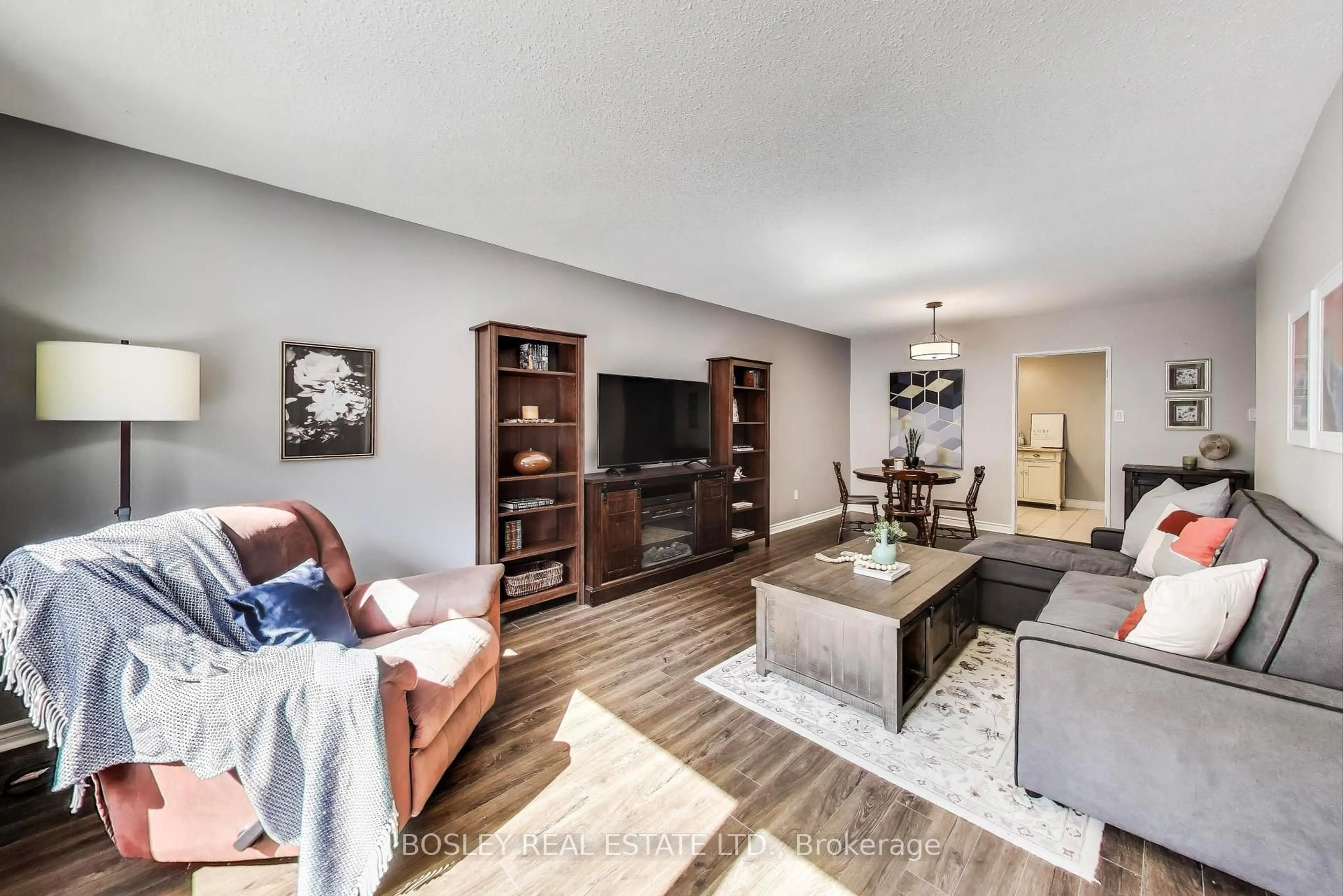 Living room with furniture, unknown for 91 Muir Dr #21, Toronto Ontario M1M 3T7