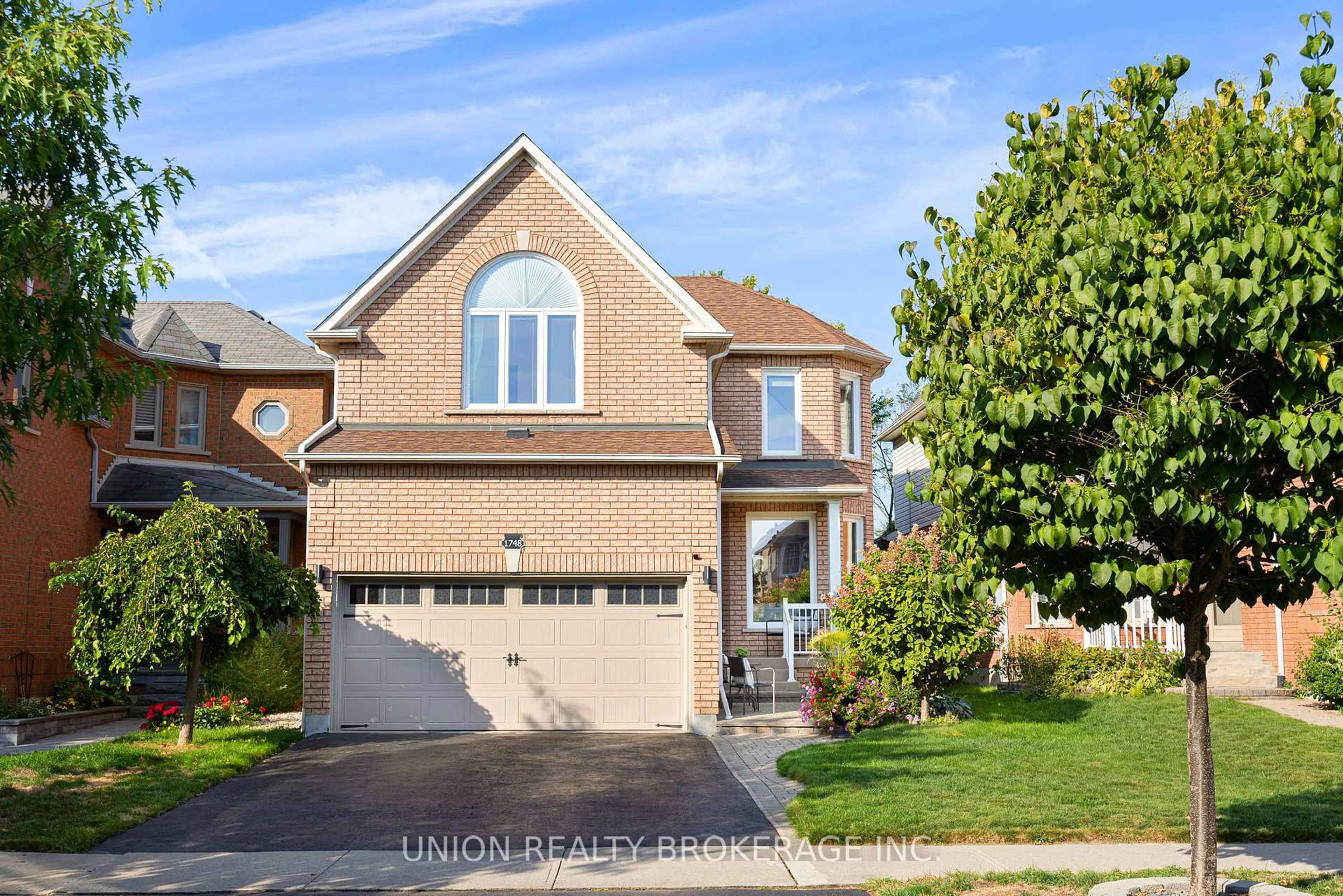 Home with brick exterior material, street for 1748 Autumn Cres, Pickering Ontario L1V 6X3