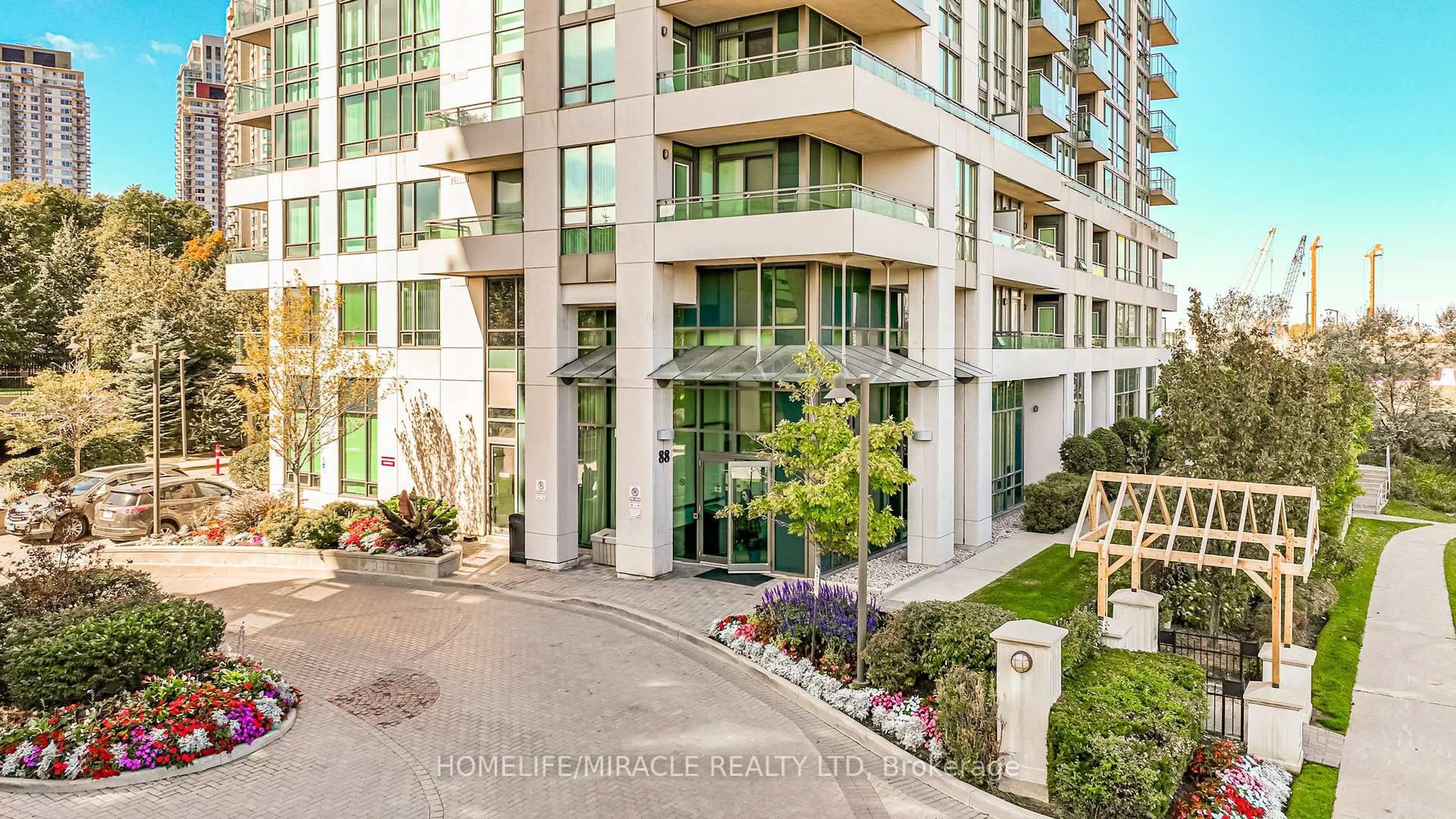 Indoor foyer for 88 Grangeway Ave #309, Toronto Ontario M1H 0A2