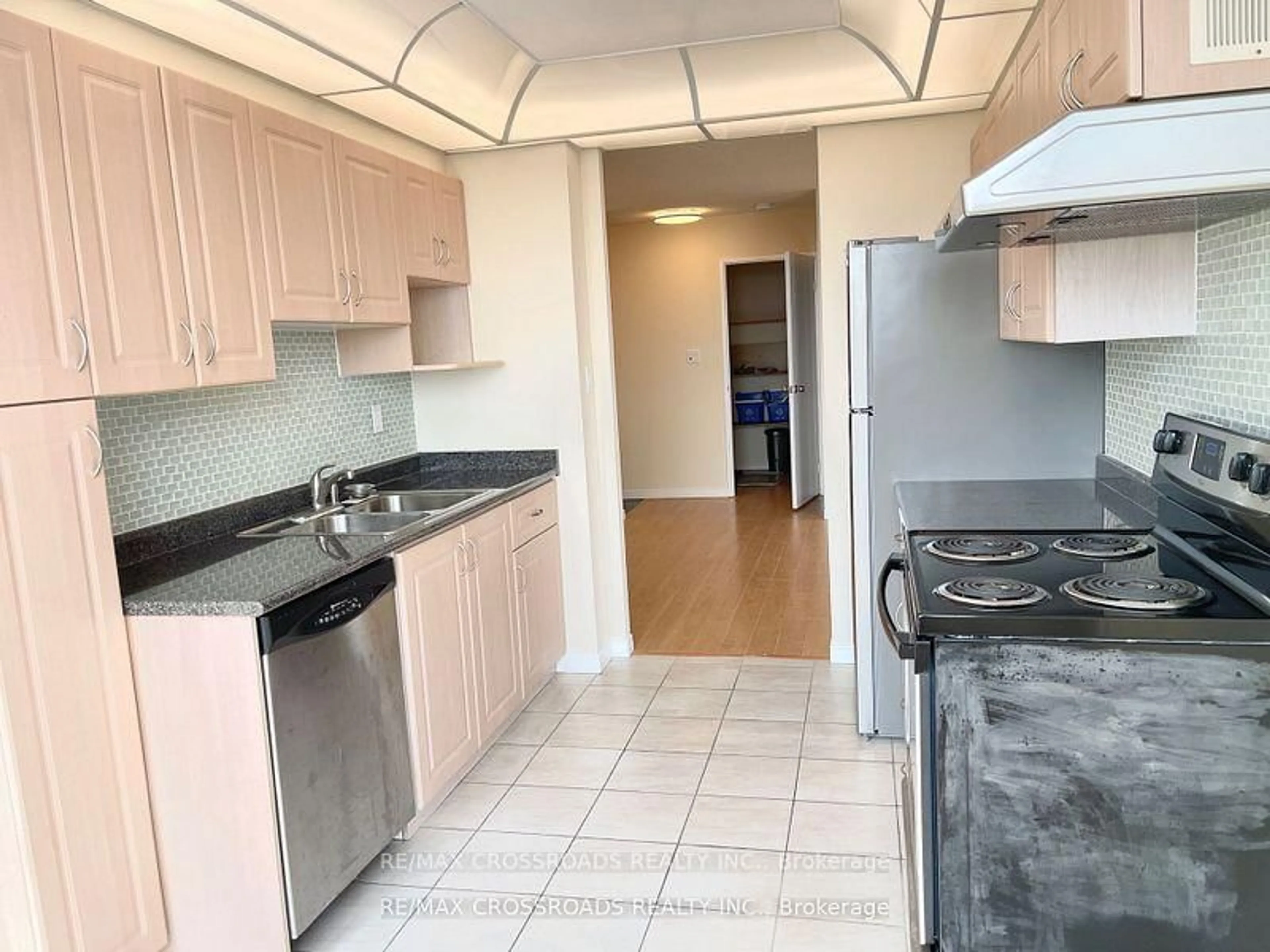 Standard kitchen, unknown for 75 Bamburgh Circ #1425, Toronto Ontario M1W 3W1