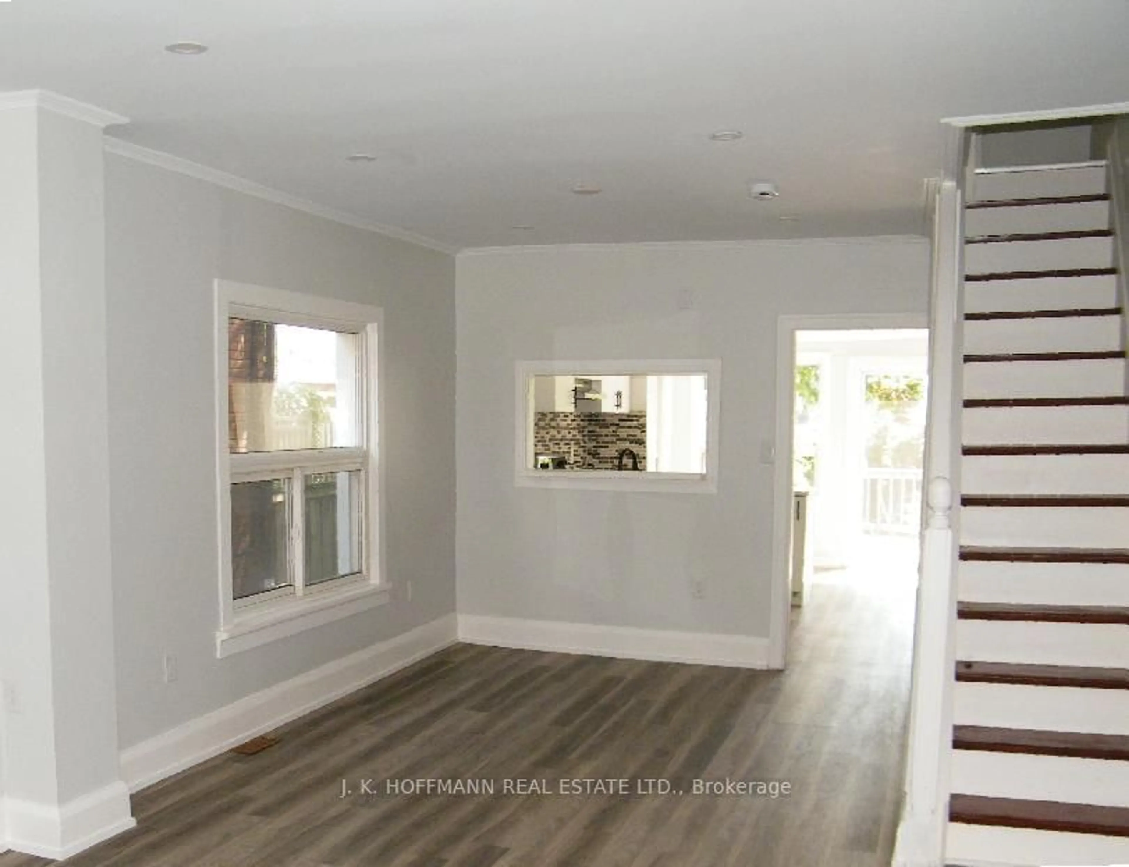 Indoor entryway for 33 Darrell Ave, Toronto Ontario M4E 2G5