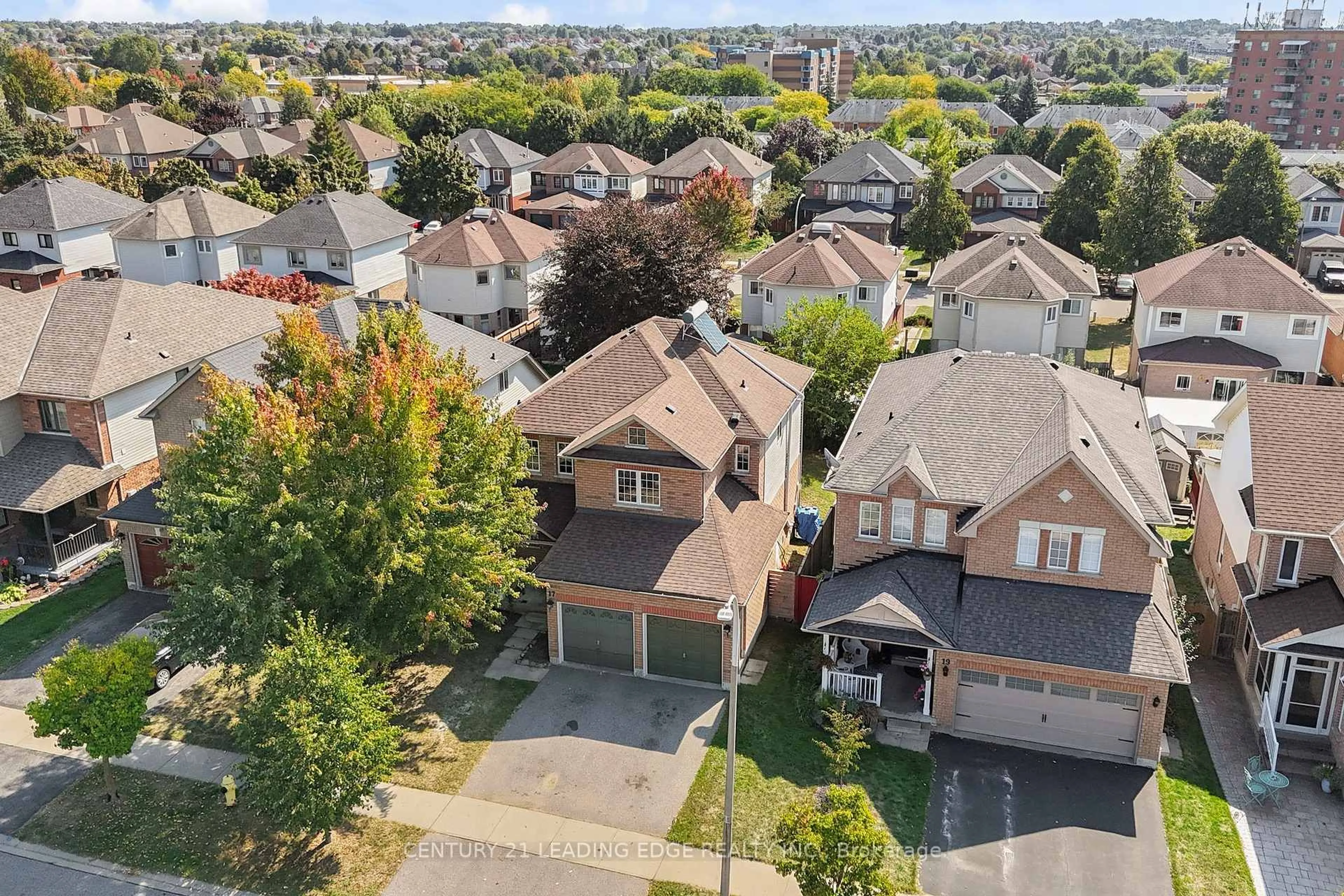 A pic from outside/outdoor area/front of a property/back of a property/a pic from drone, street for 17 Pitfield Ave, Whitby Ontario L1R 2P7
