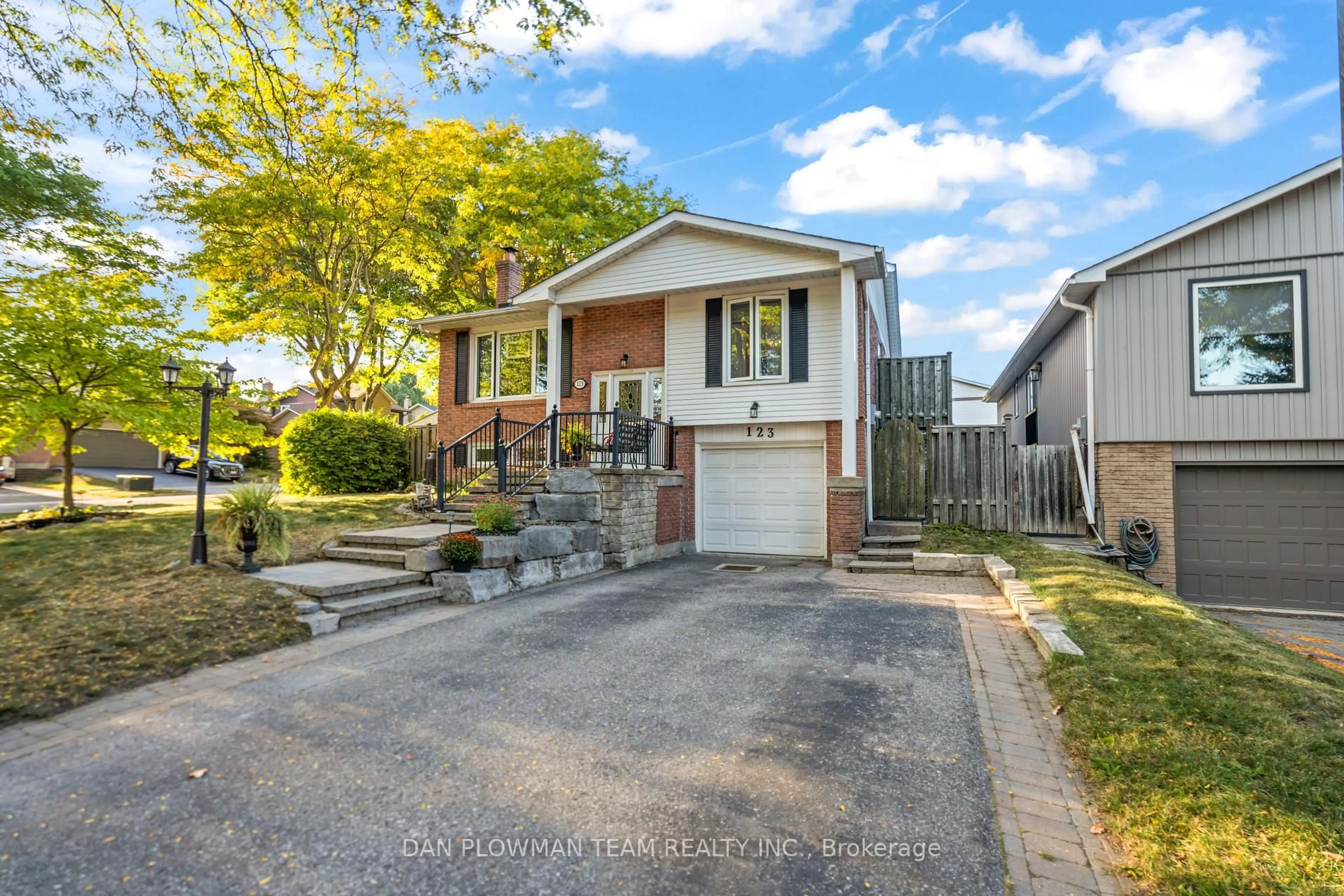 Unknown for 123 Guthrie Cres, Whitby Ontario L1P 1A6