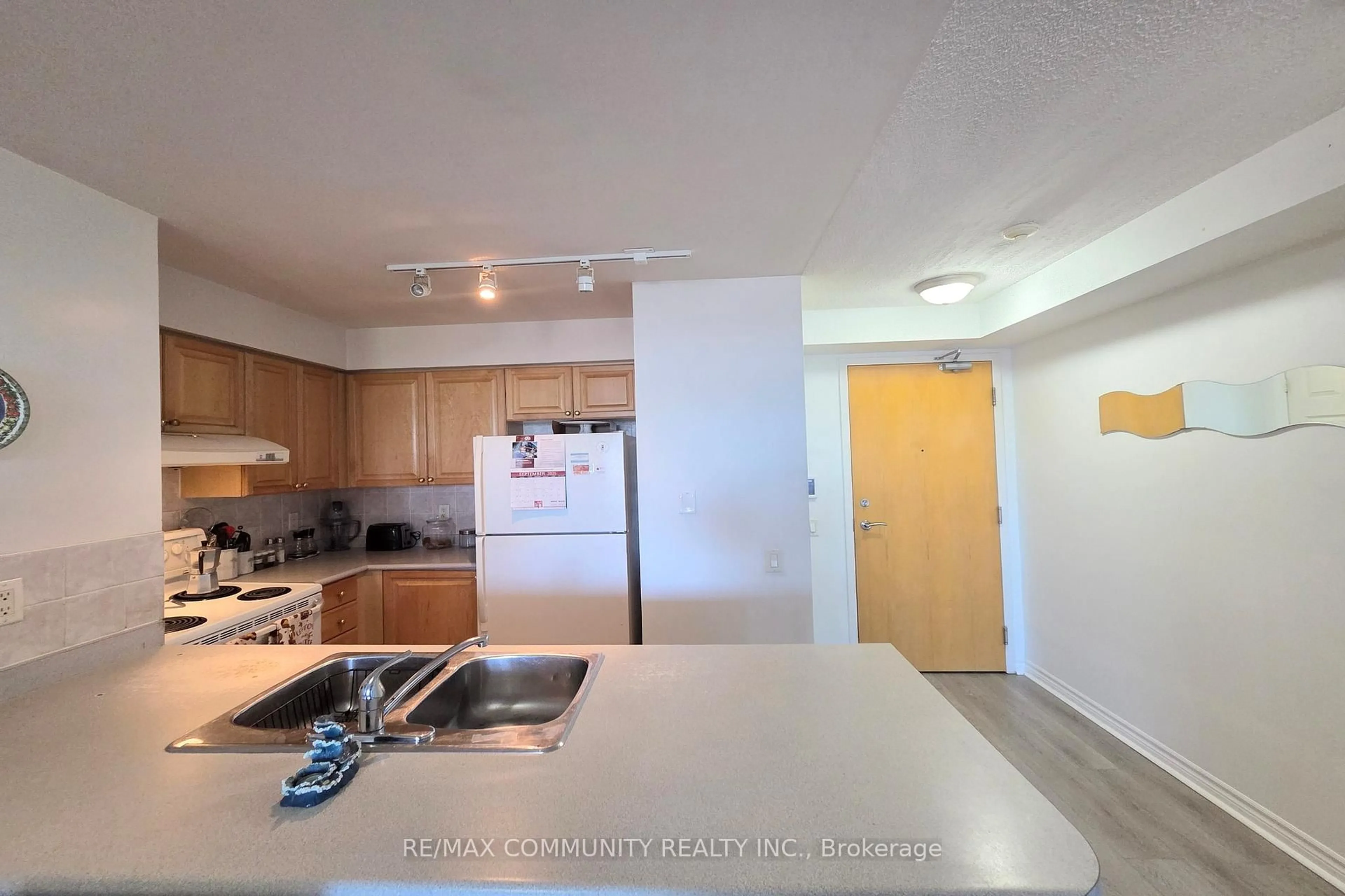Standard kitchen, unknown for 8 Mondeo Dr #312, Toronto Ontario M1P 5C7
