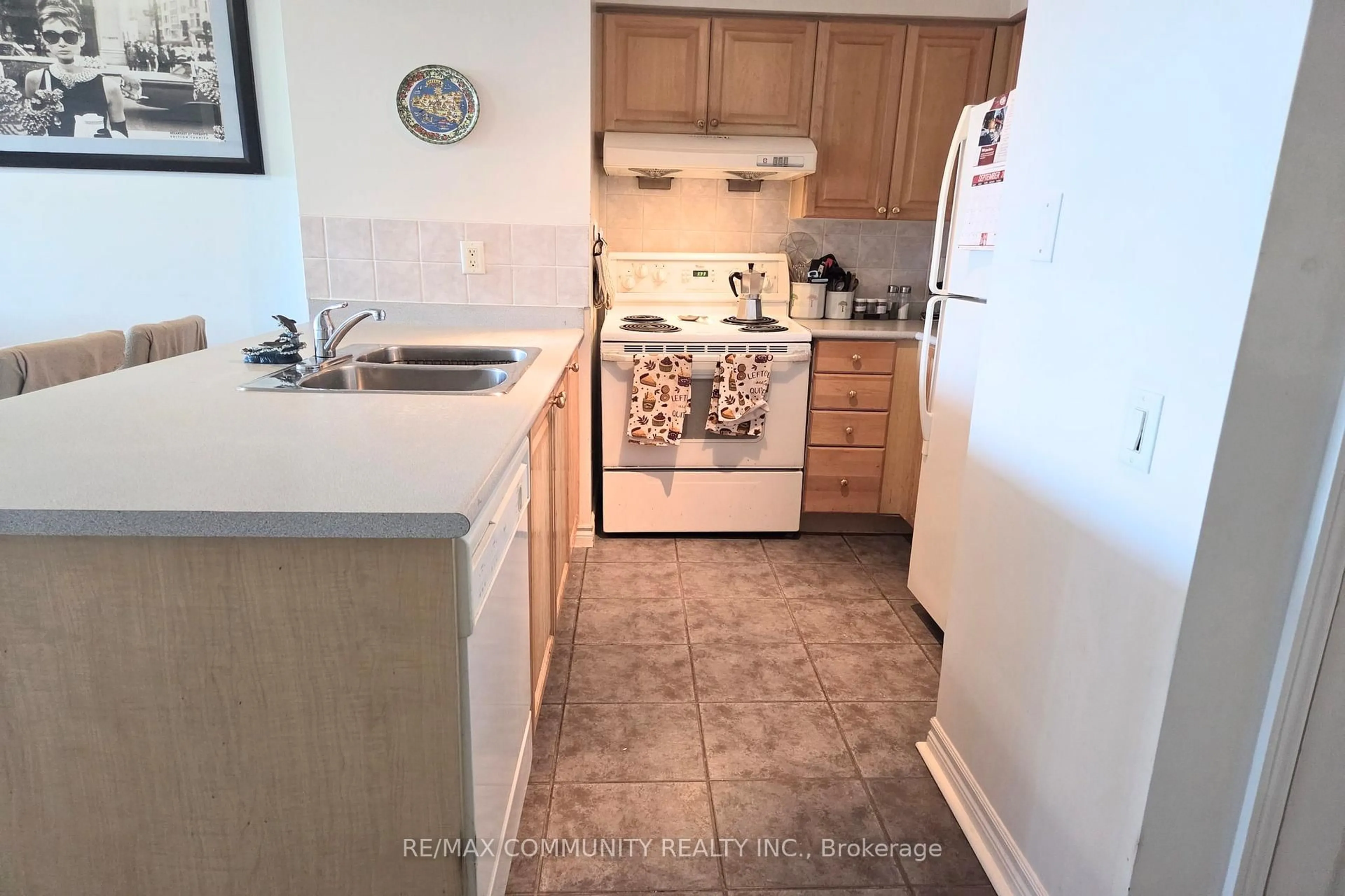 Standard kitchen, ceramic/tile floor for 8 Mondeo Dr #312, Toronto Ontario M1P 5C7