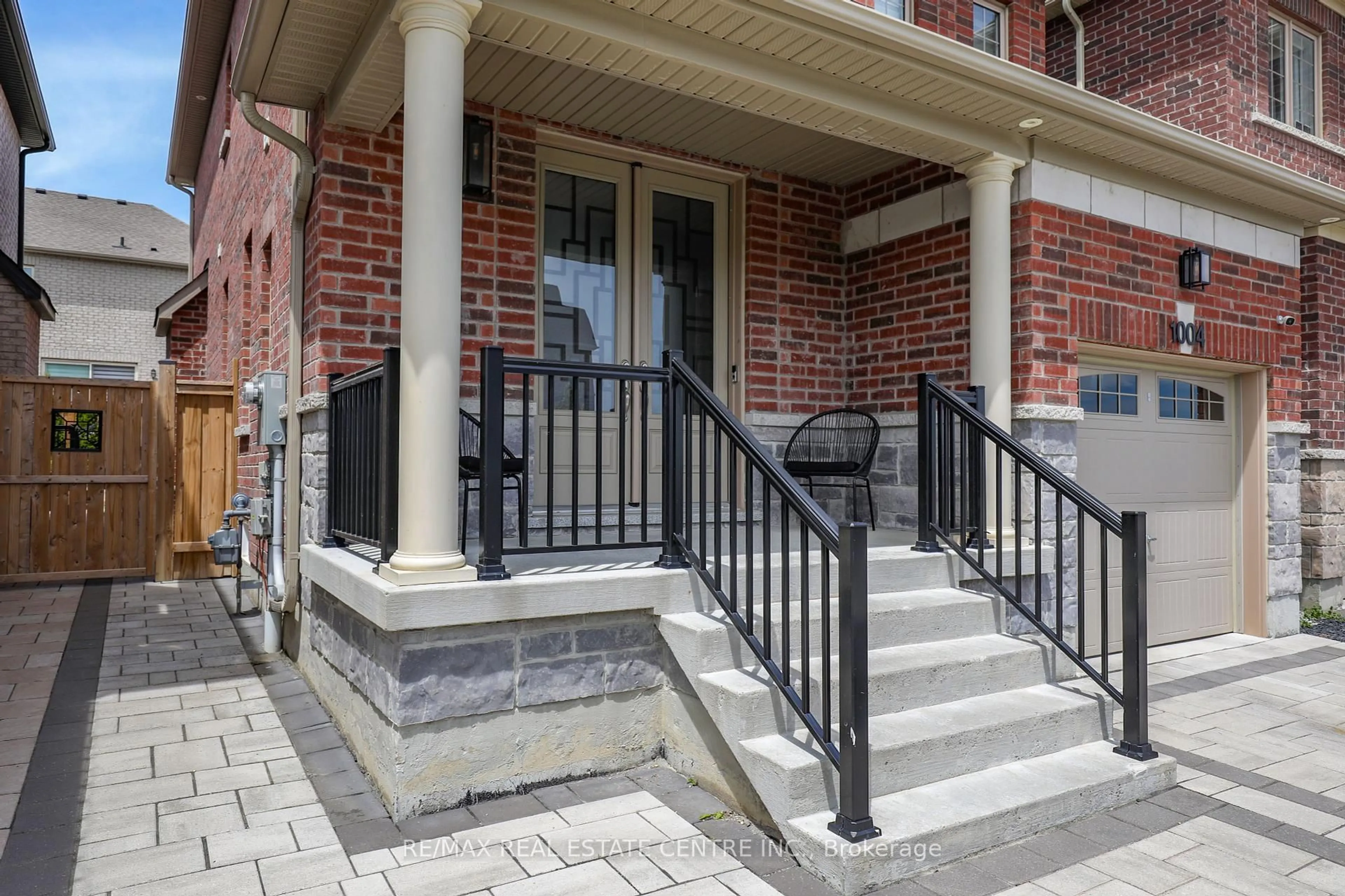 Unknown for 1004 Kingpeak Cres, Pickering Ontario L1X 0H3