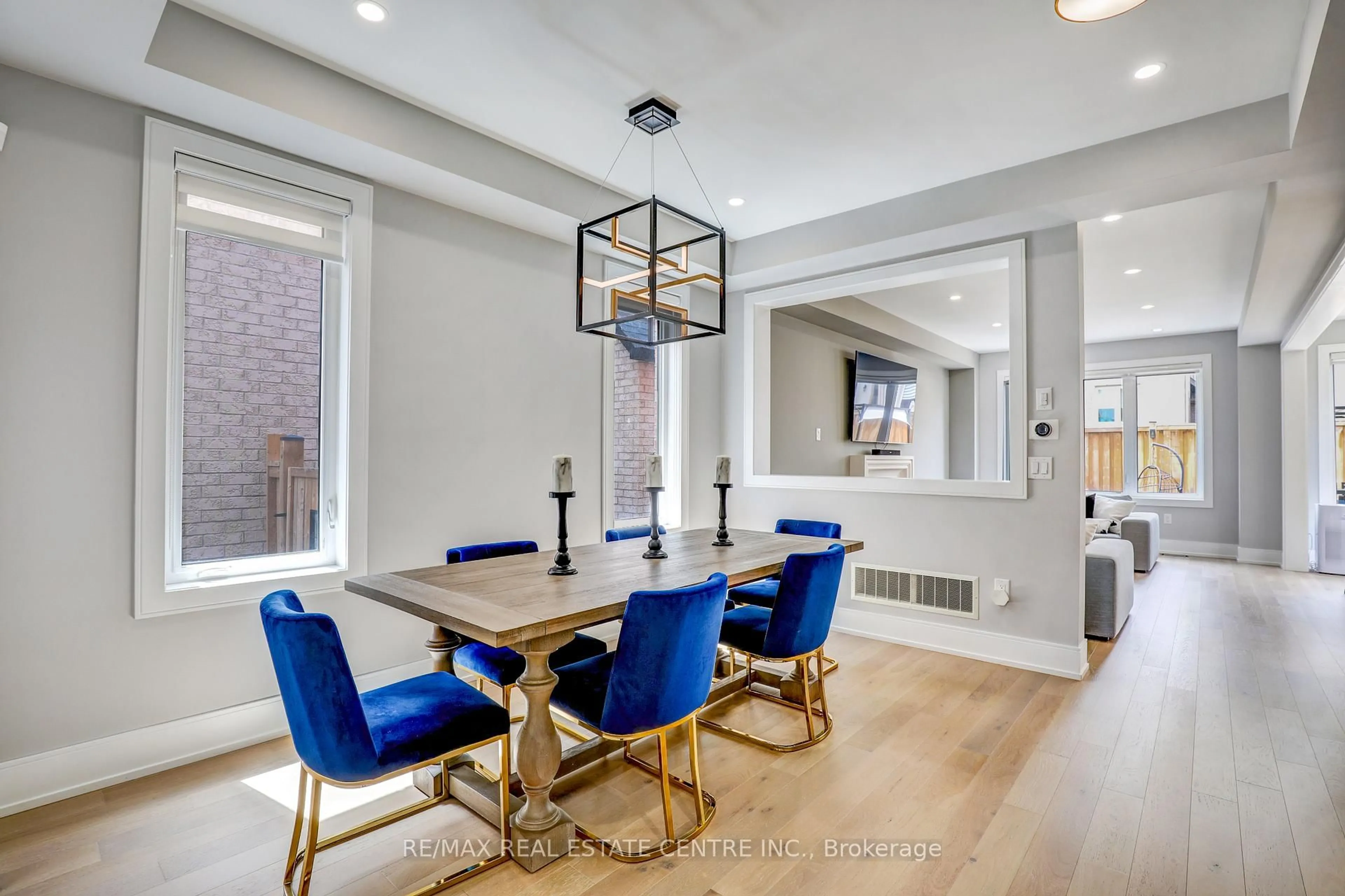 Dining room, unknown for 1004 Kingpeak Cres, Pickering Ontario L1X 0H3