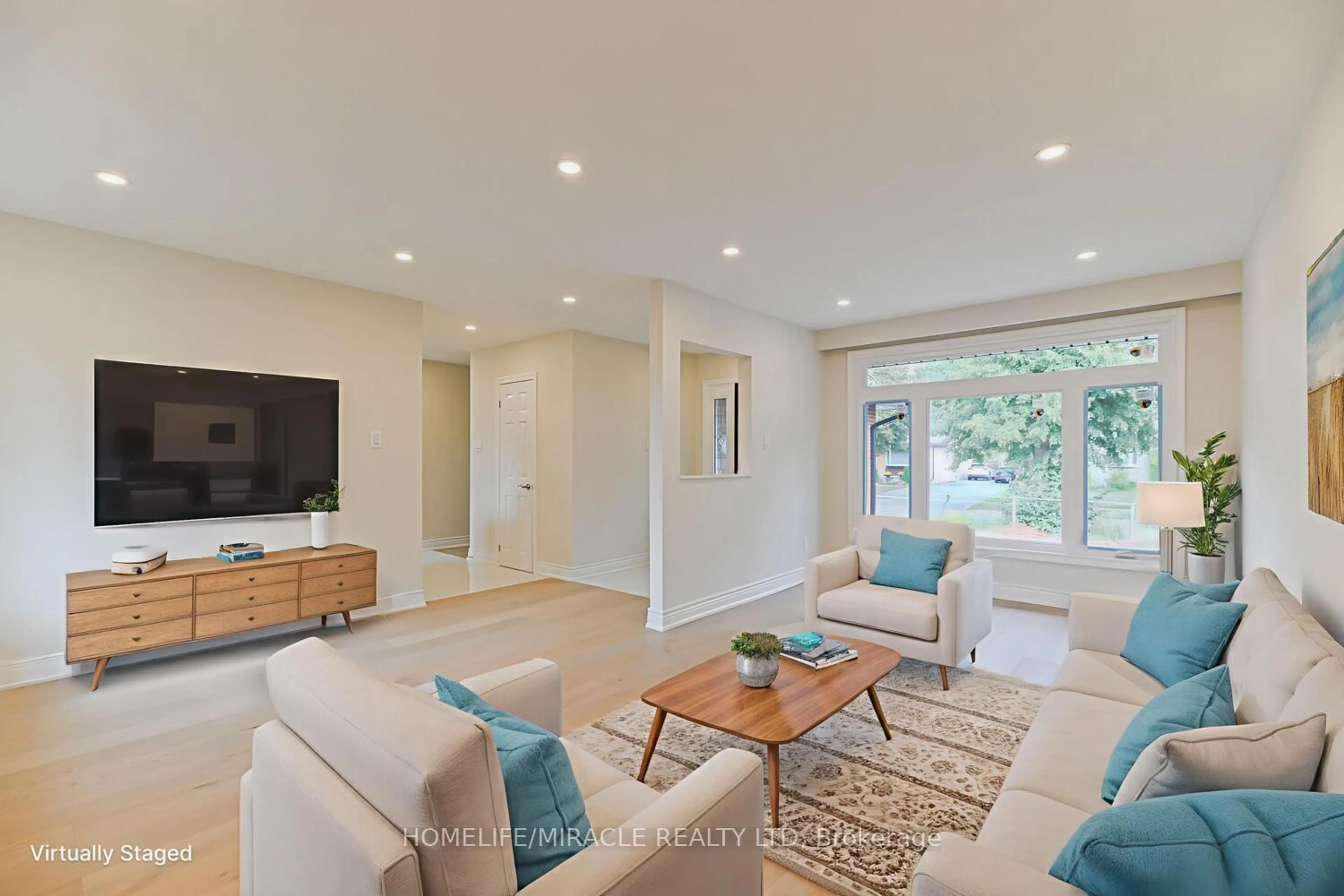 Living room with furniture, unknown for 46 Flintwick Dr, Toronto Ontario M1P 4G9