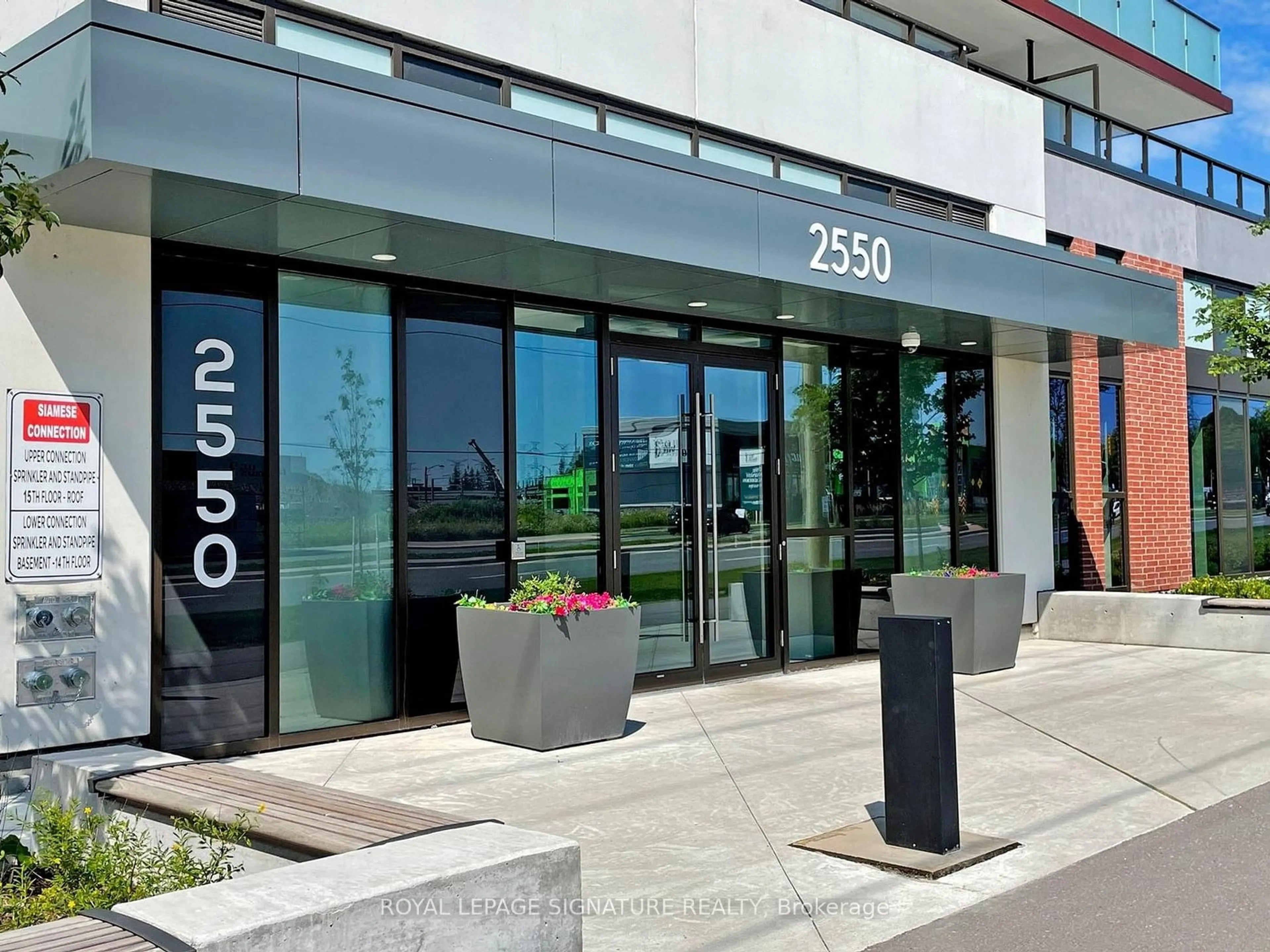 Indoor foyer for 2550 Simcoe St #1103, Oshawa Ontario L1L 0R5