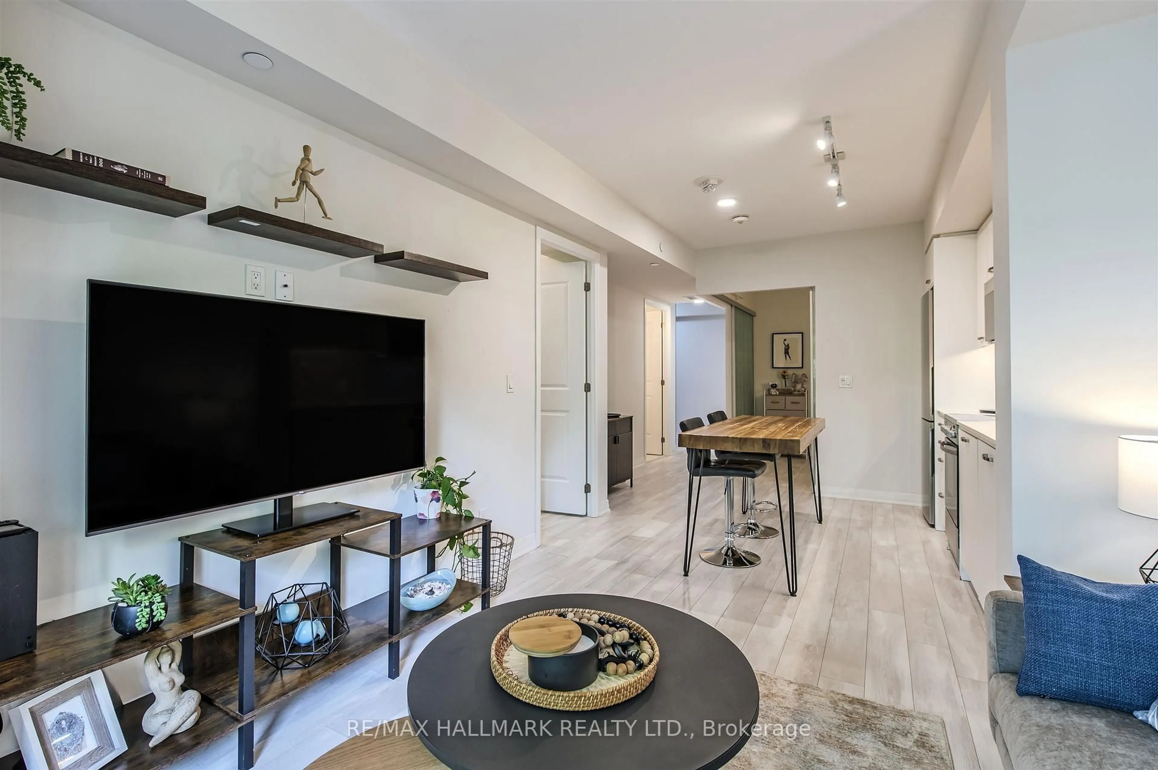 Indoor entryway for 1630 queen St #321, Toronto Ontario M4L 0B3