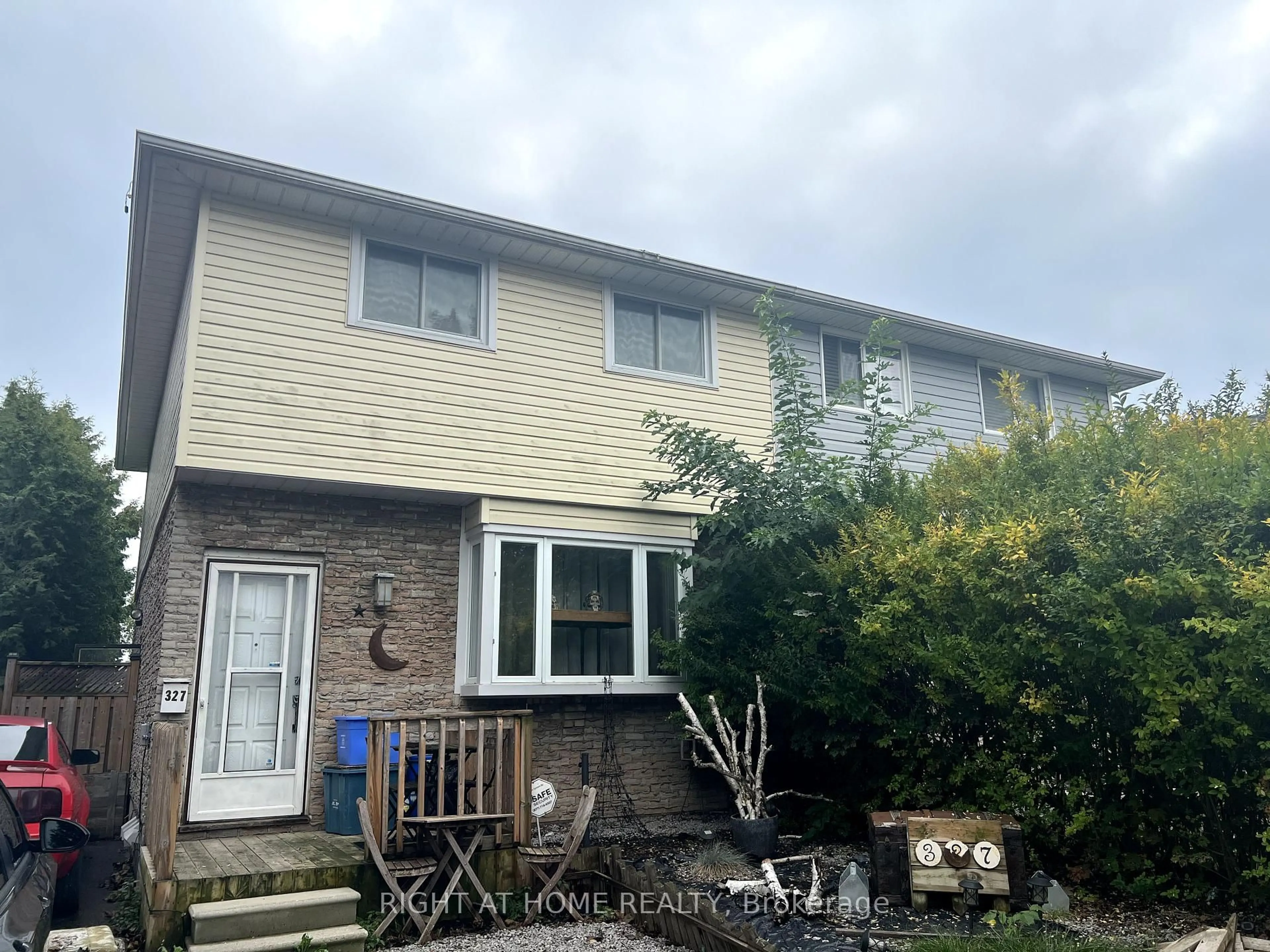 Home with vinyl exterior material, street for 327 Kinmount Cres, Oshawa Ontario L1J 3T8
