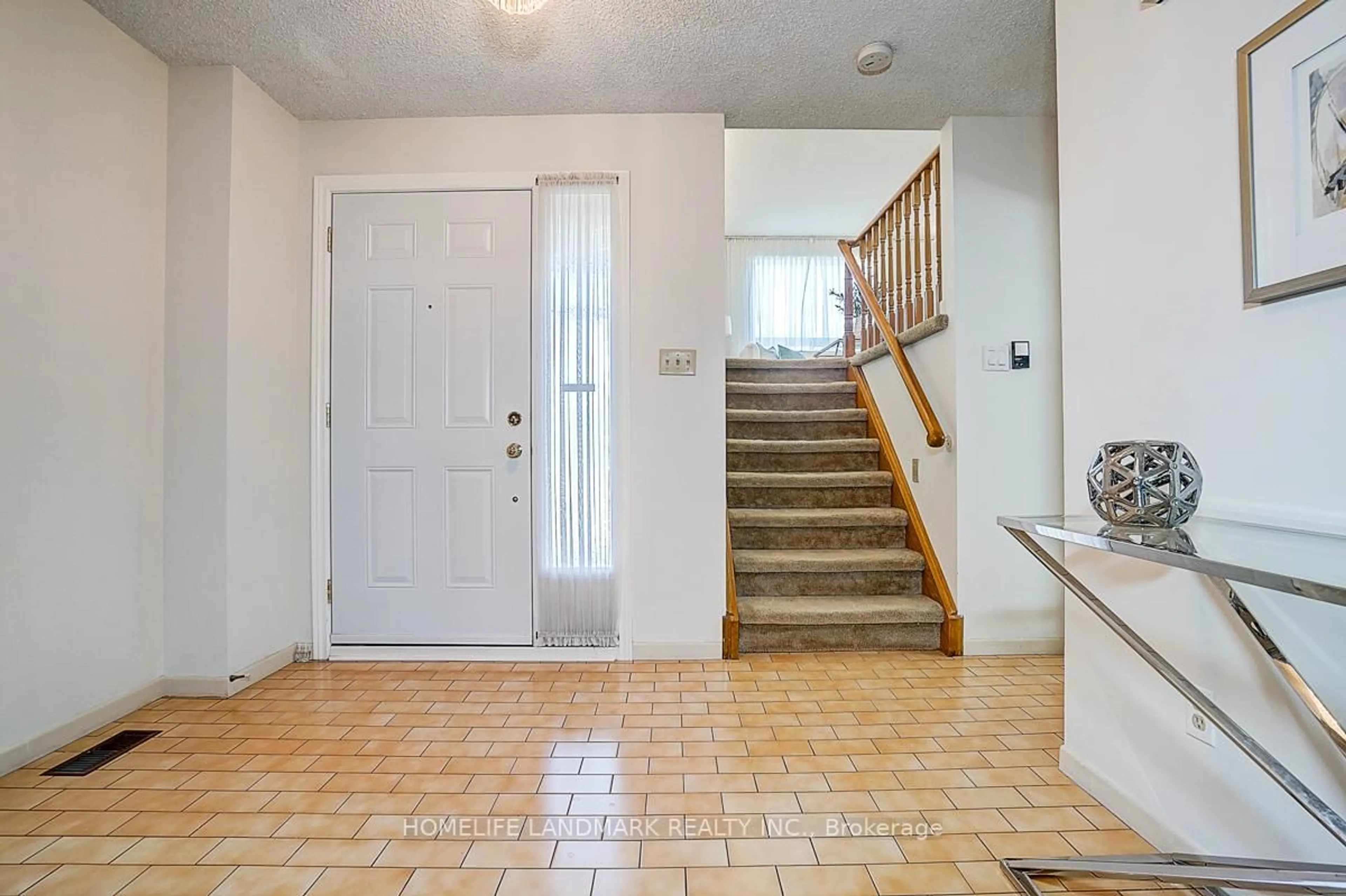 Indoor entryway for 133 Salome Dr, Toronto Ontario M1S 4P8