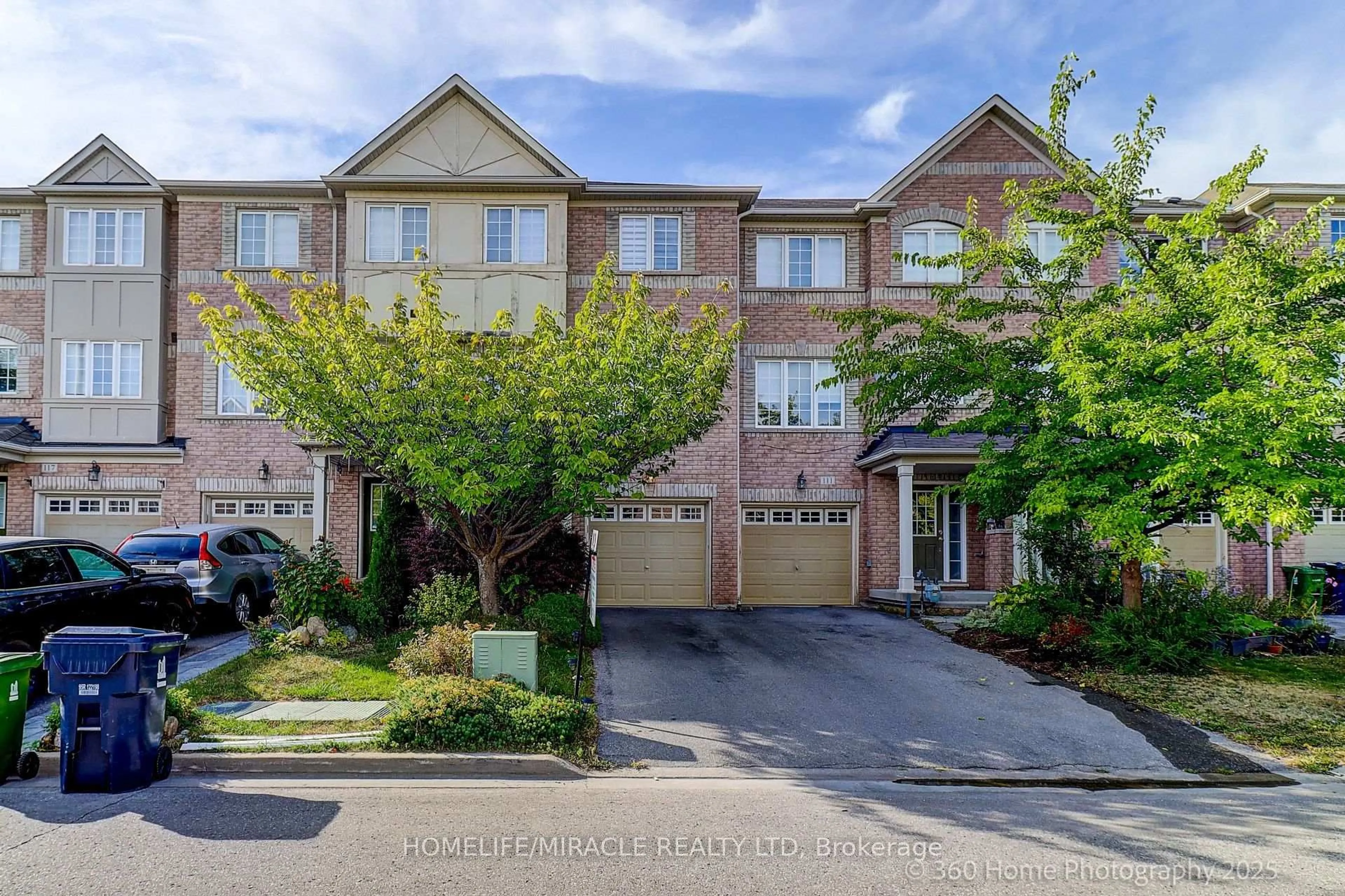 A pic from outside/outdoor area/front of a property/back of a property/a pic from drone, street for 113 Wilkes Cres, Toronto Ontario M1L 0B2