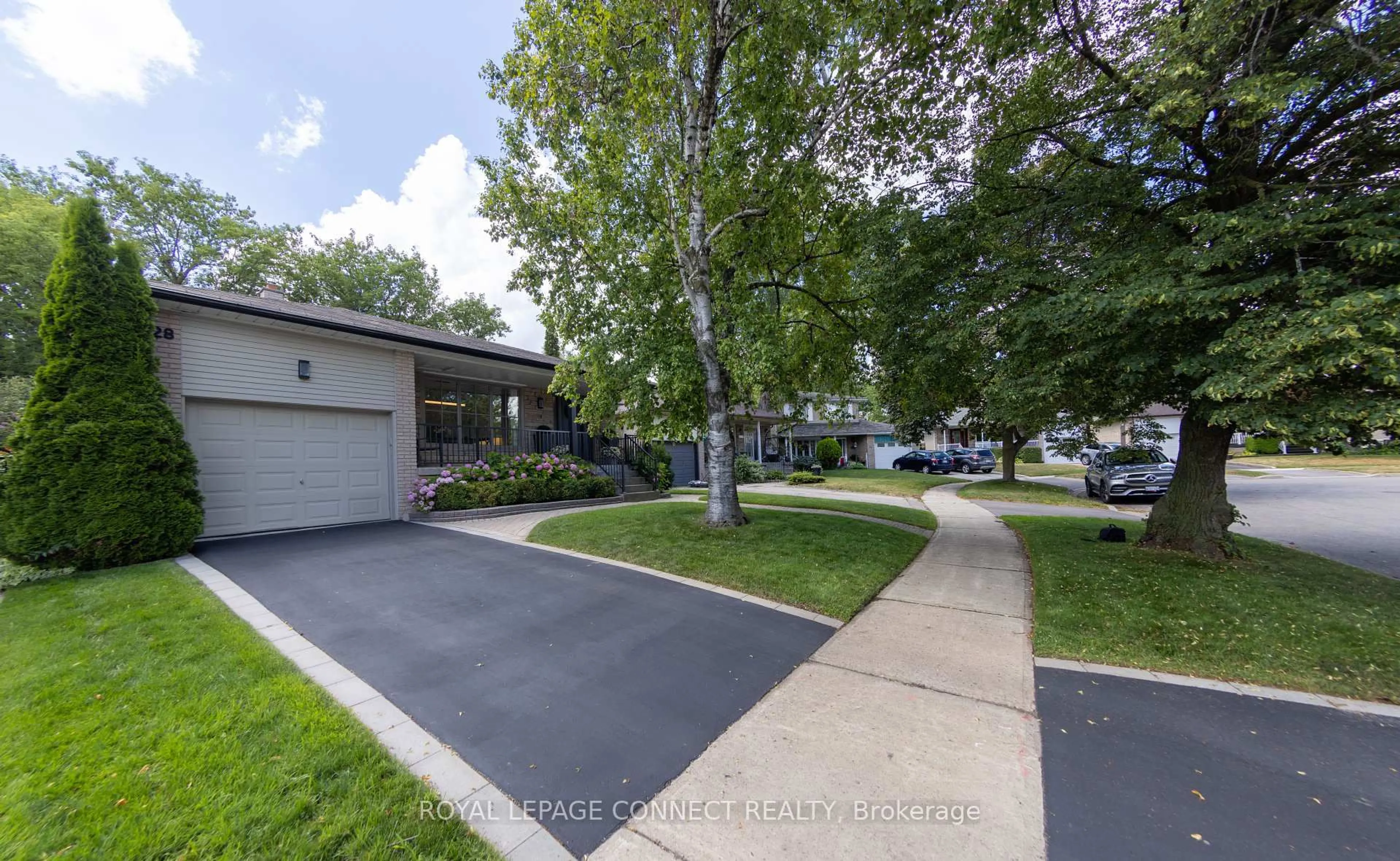 A pic from outside/outdoor area/front of a property/back of a property/a pic from drone, street for 28 Tivoli Crt, Toronto Ontario M1E 2A4