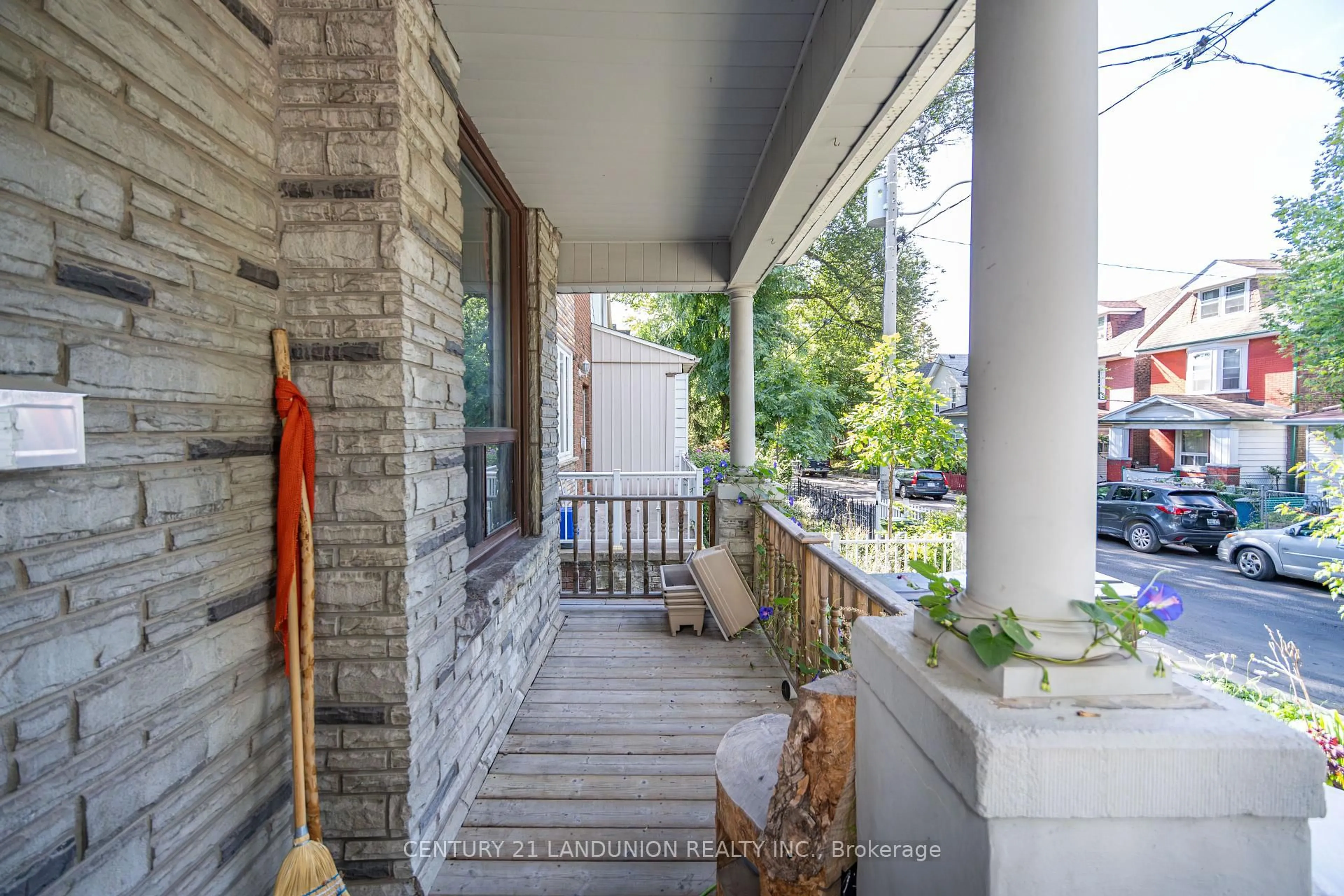 Patio, street for 133 Galt Ave, Toronto Ontario M4M 2Z4