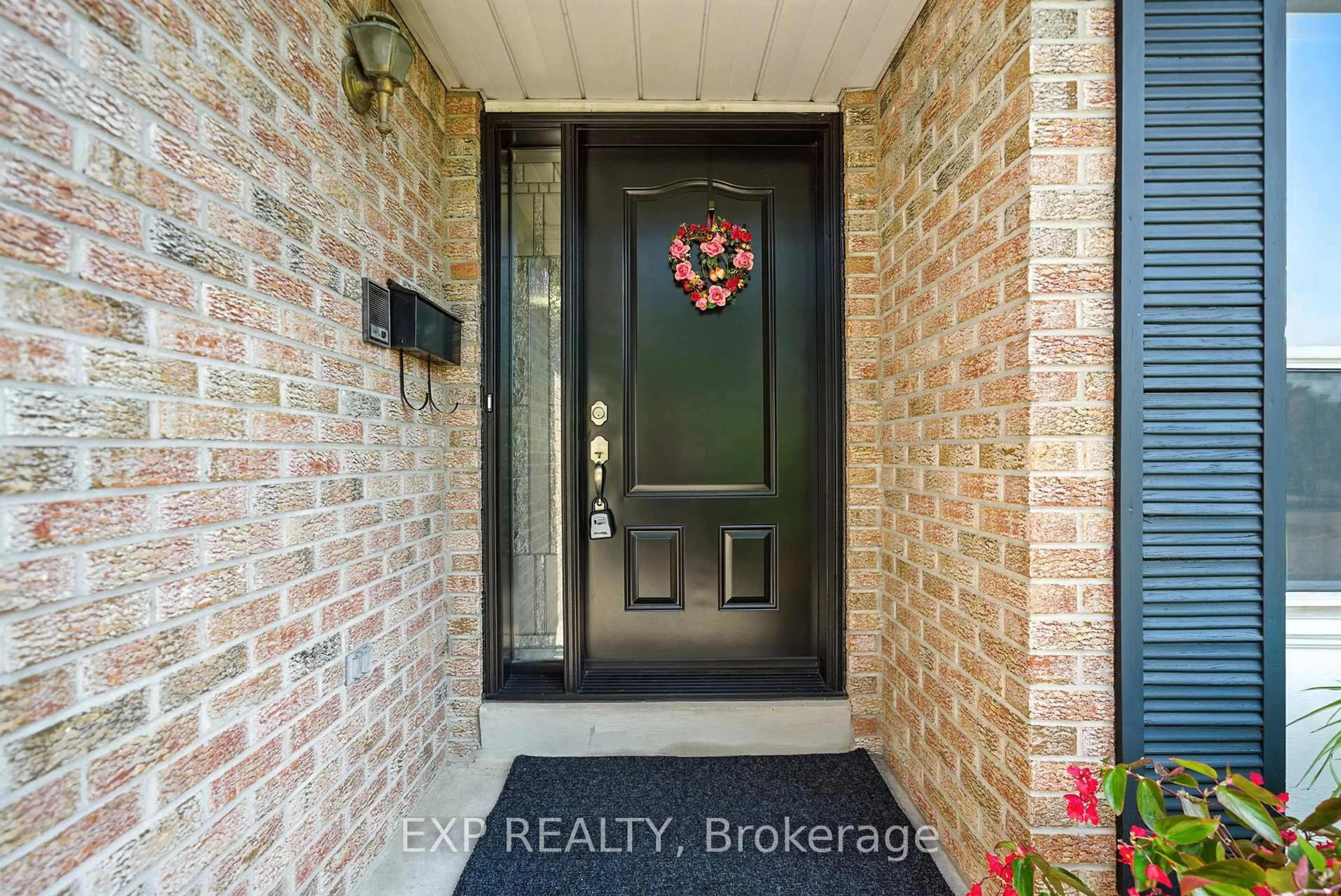 Indoor entryway for 503 Broadgreen St, Pickering Ontario L1W 3H6